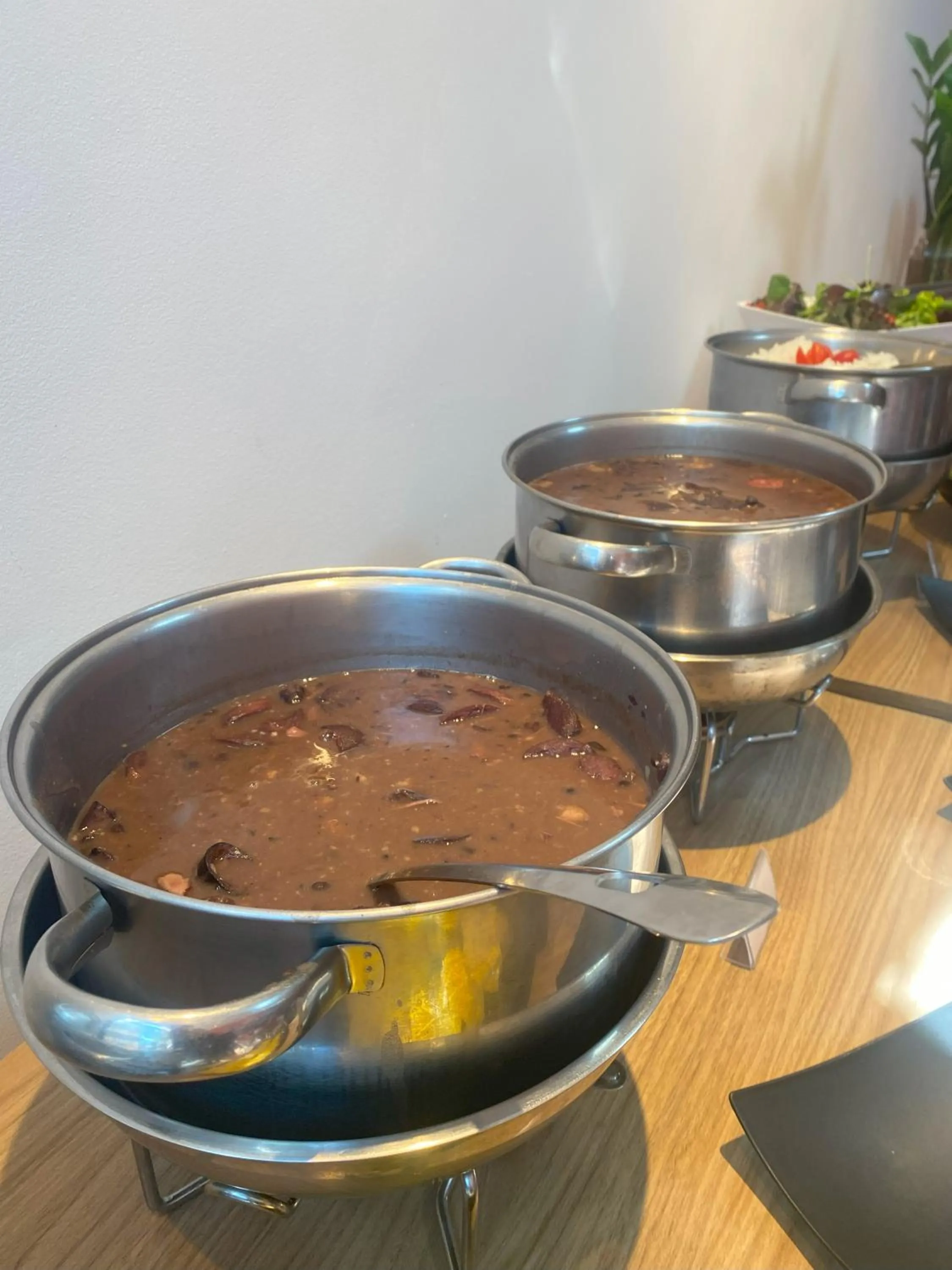 Restaurant/places to eat in Royal Design Savassi Hotel