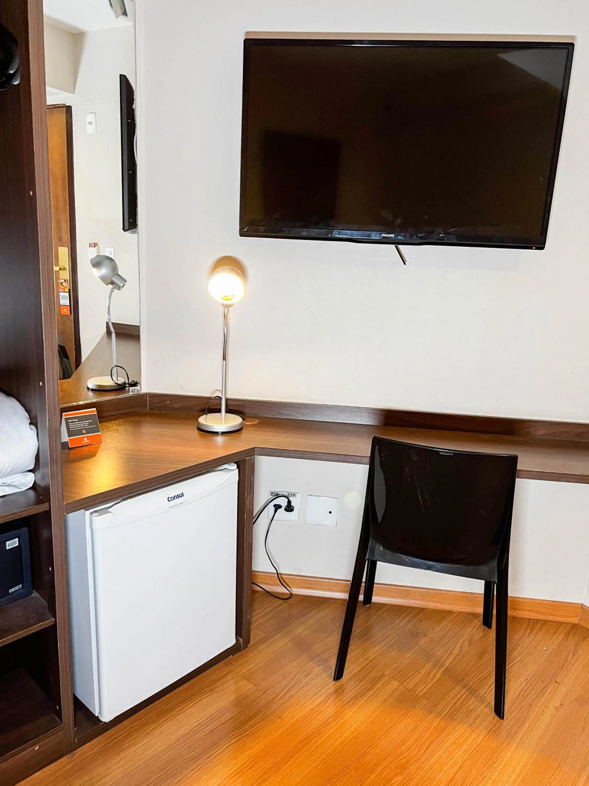 TV and multimedia in Royal Design Savassi Hotel