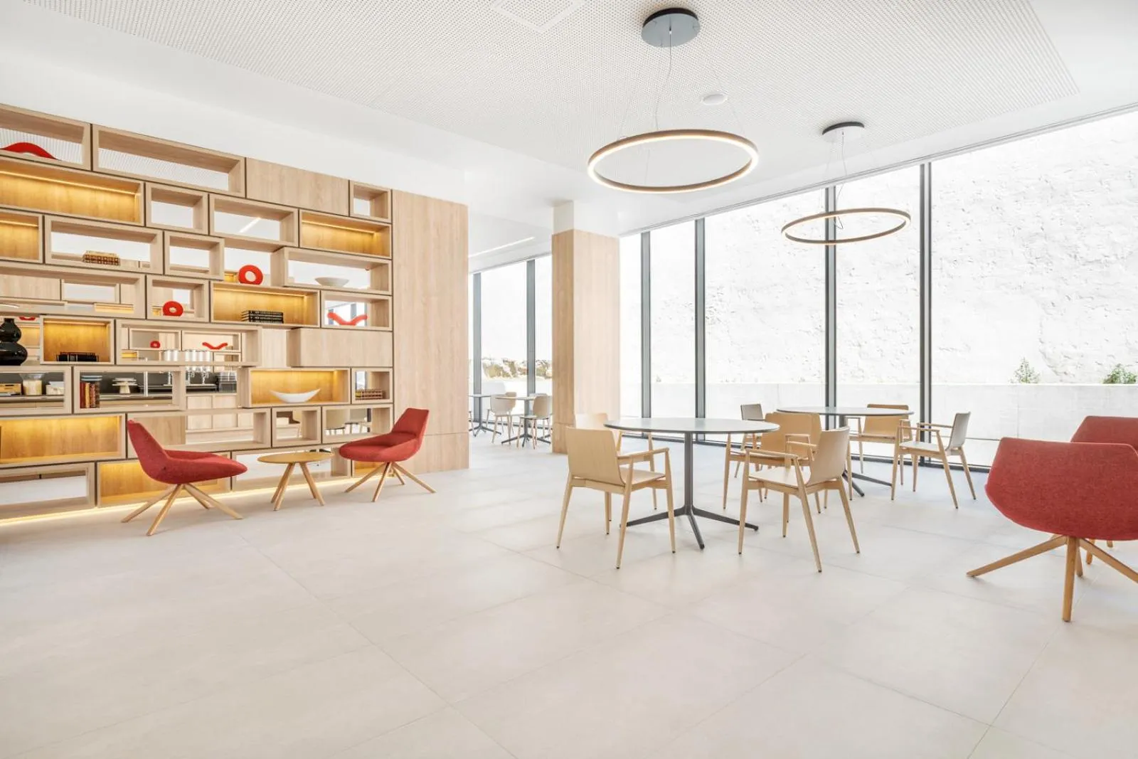 Seating area in Moov Hotel Lisboa Oriente