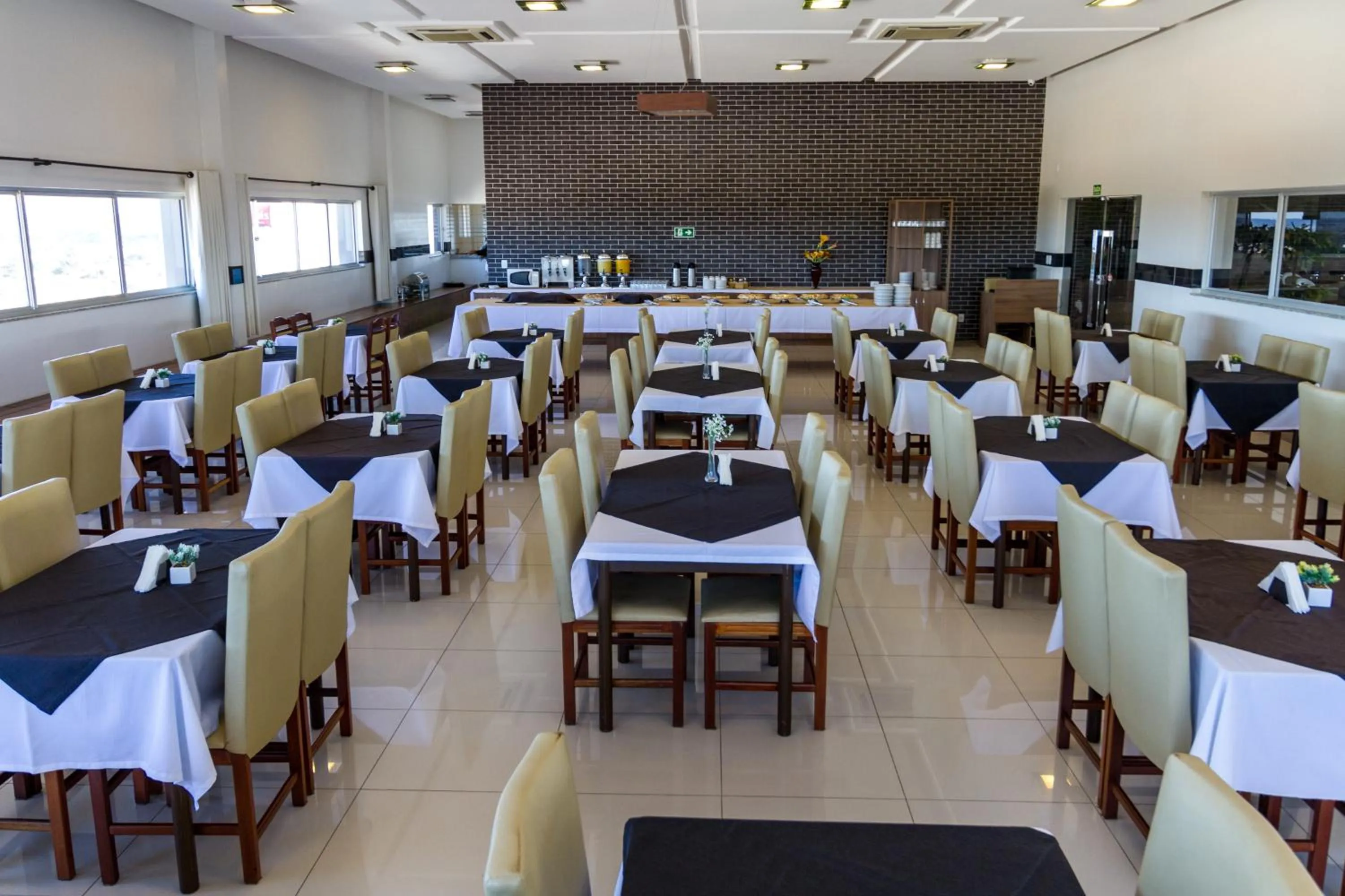 Restaurant/places to eat in Residence Hotel Imperatriz