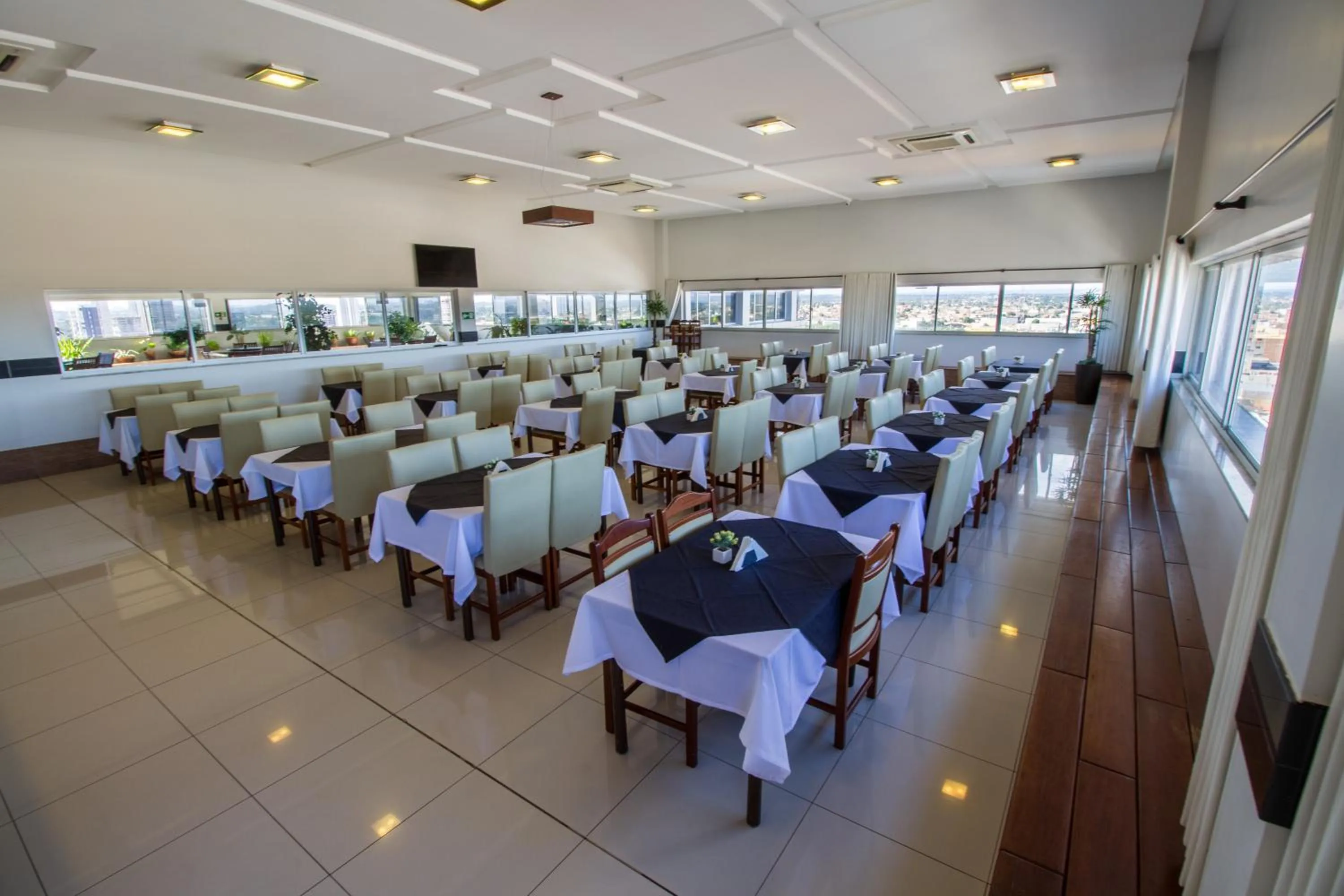 Restaurant/places to eat in Residence Hotel Imperatriz