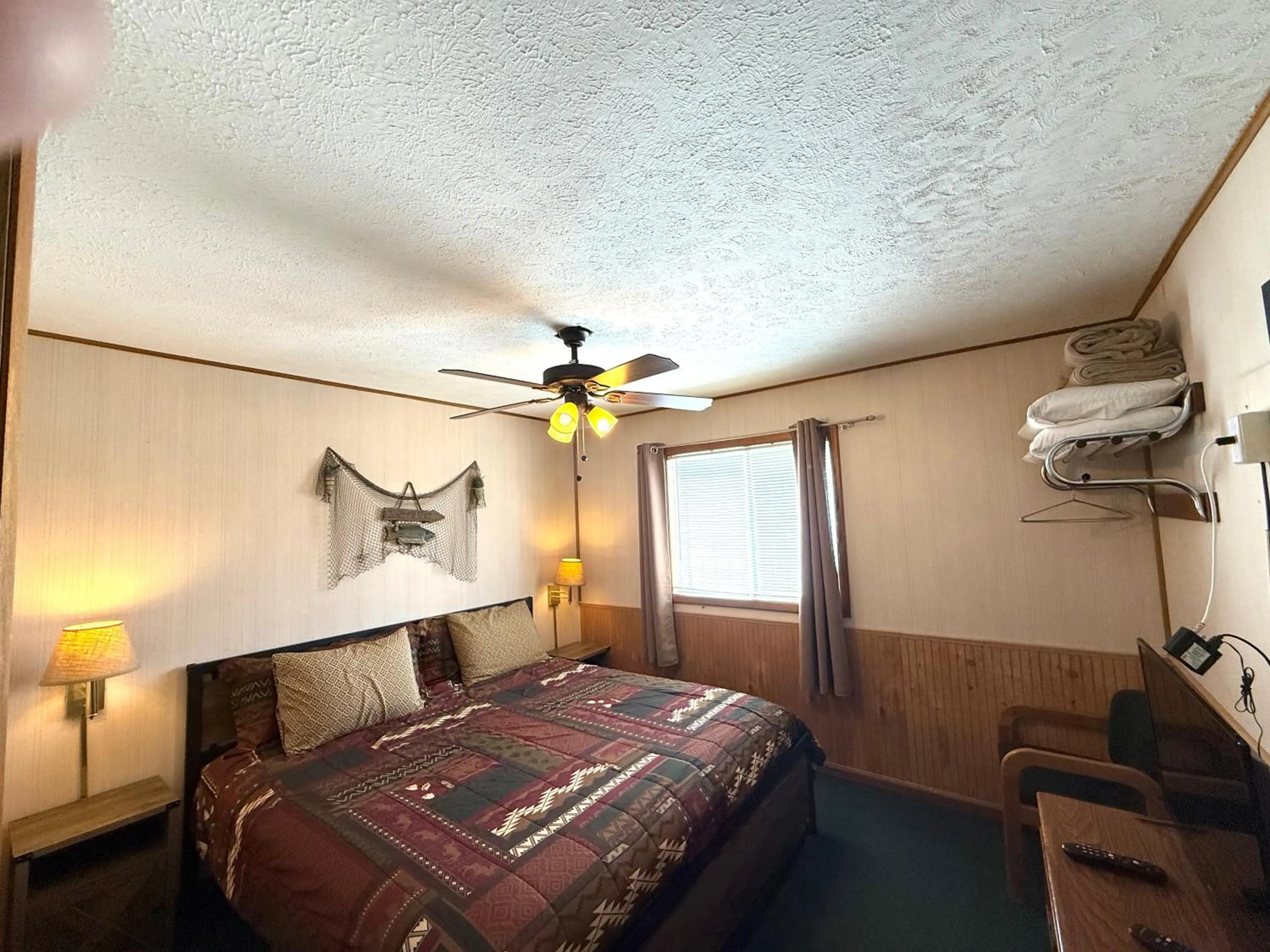 Bed in Hunter's Friend Resort near Silver Dollar City