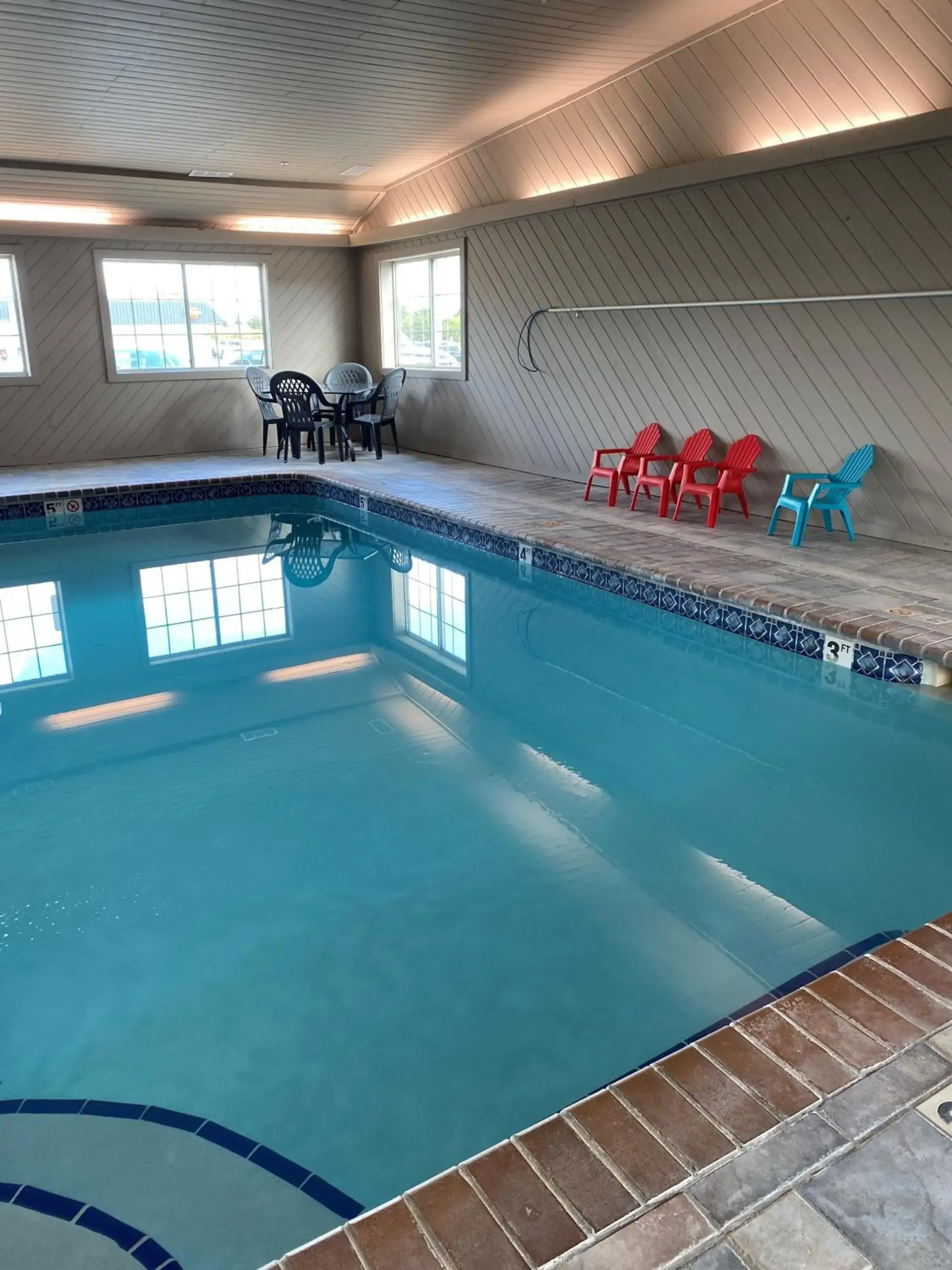 Swimming pool in Super 8 by Wyndham Carroll/East Swimming pool in Super 8 by Wyndham Carroll/East