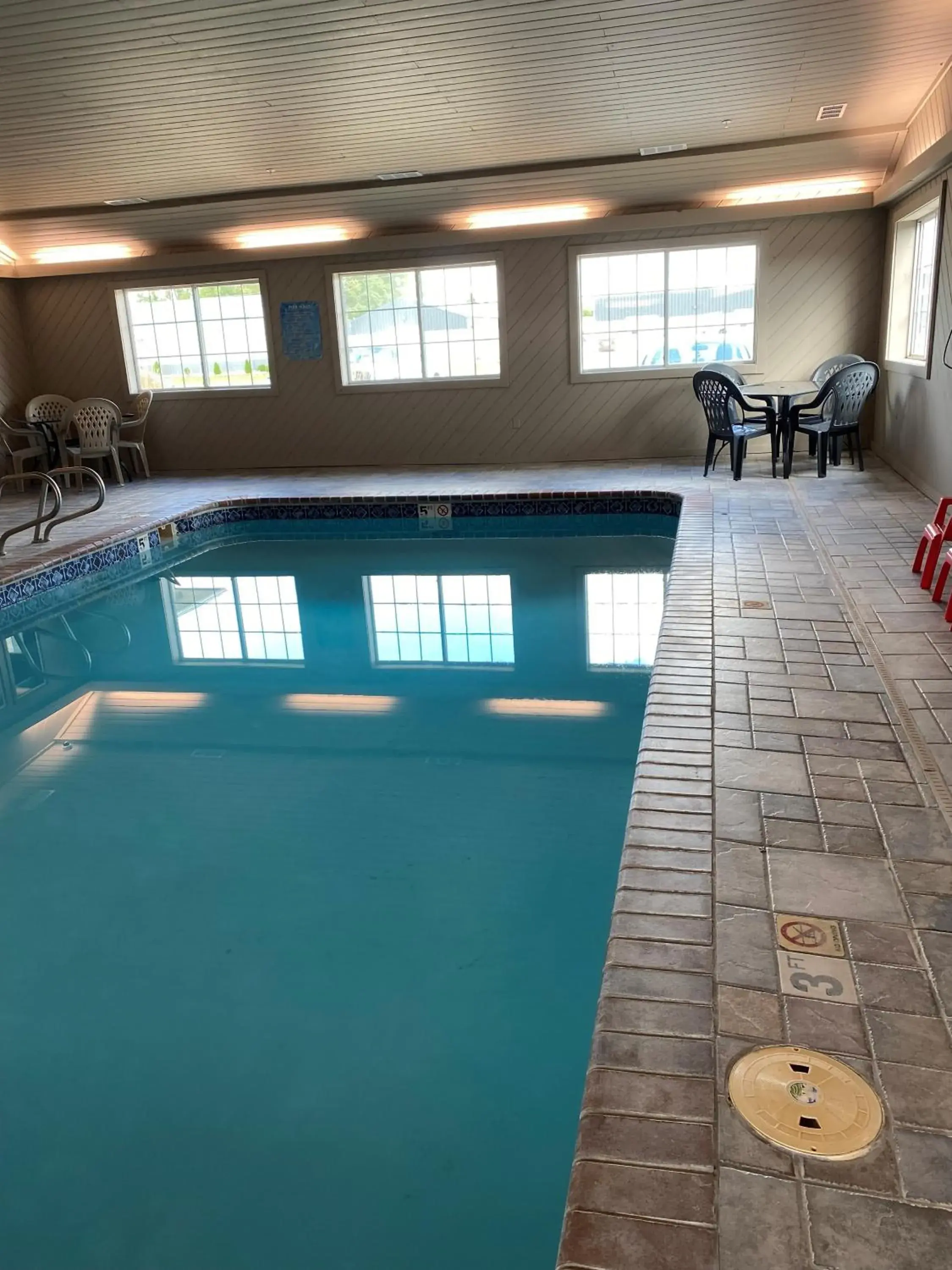 Swimming pool in Super 8 by Wyndham Carroll/East Swimming pool in Super 8 by Wyndham Carroll/East