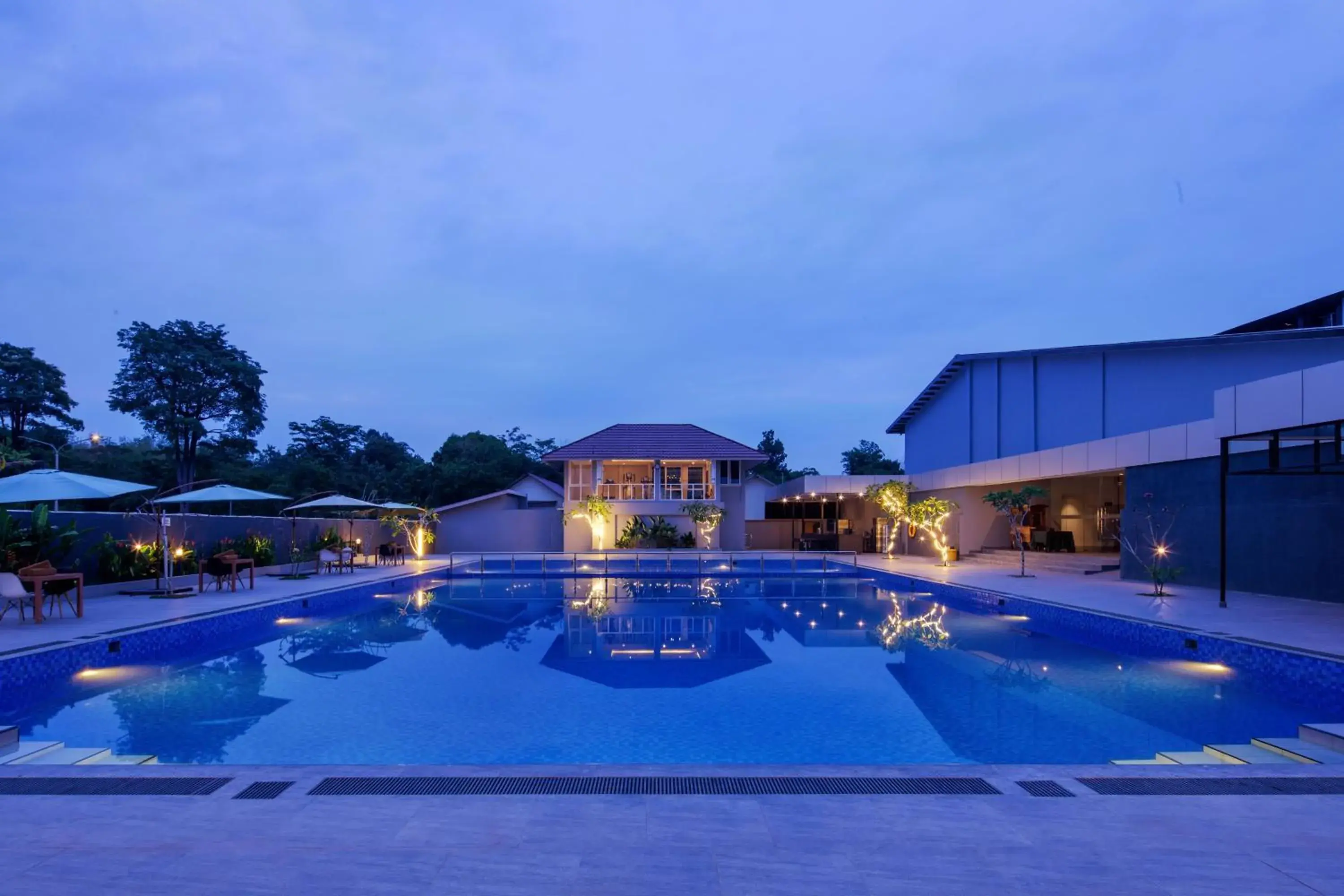 Swimming pool in Hotel Santika Lahat Swimming pool in Hotel Santika Lahat