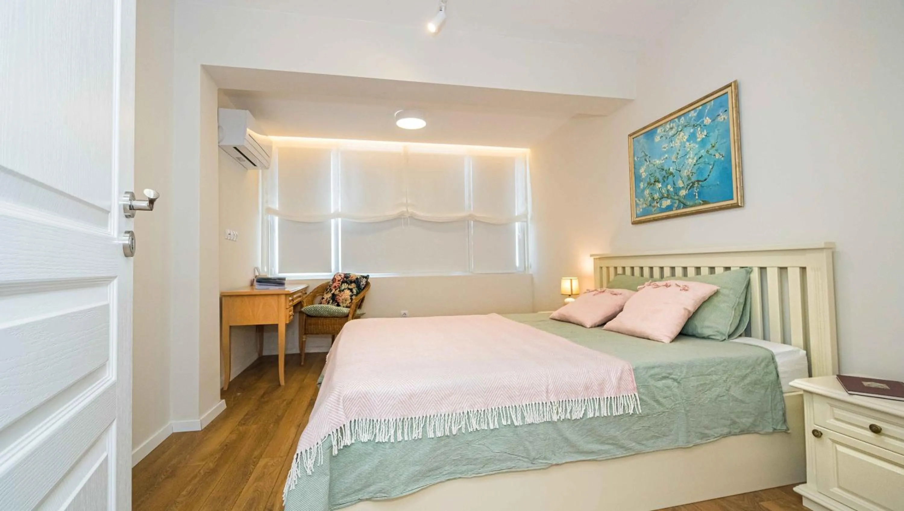 Bed in Central DELUXE Apartment