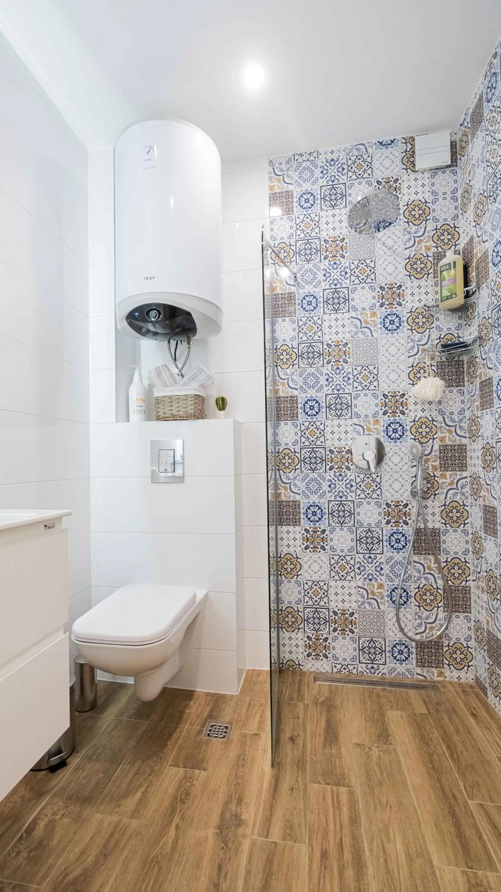 Shower in Central DELUXE Apartment