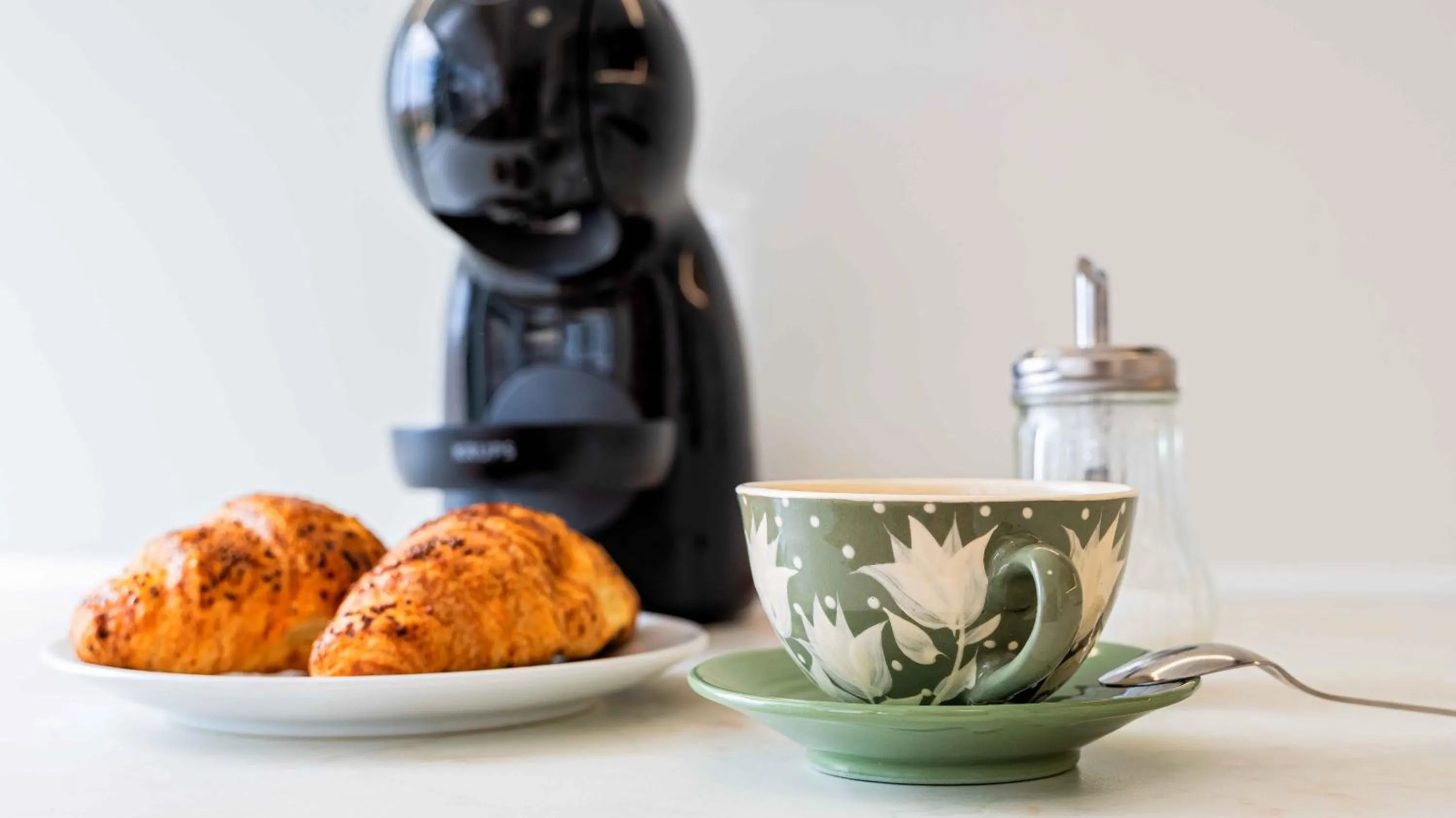 Breakfast in Central DELUXE Apartment