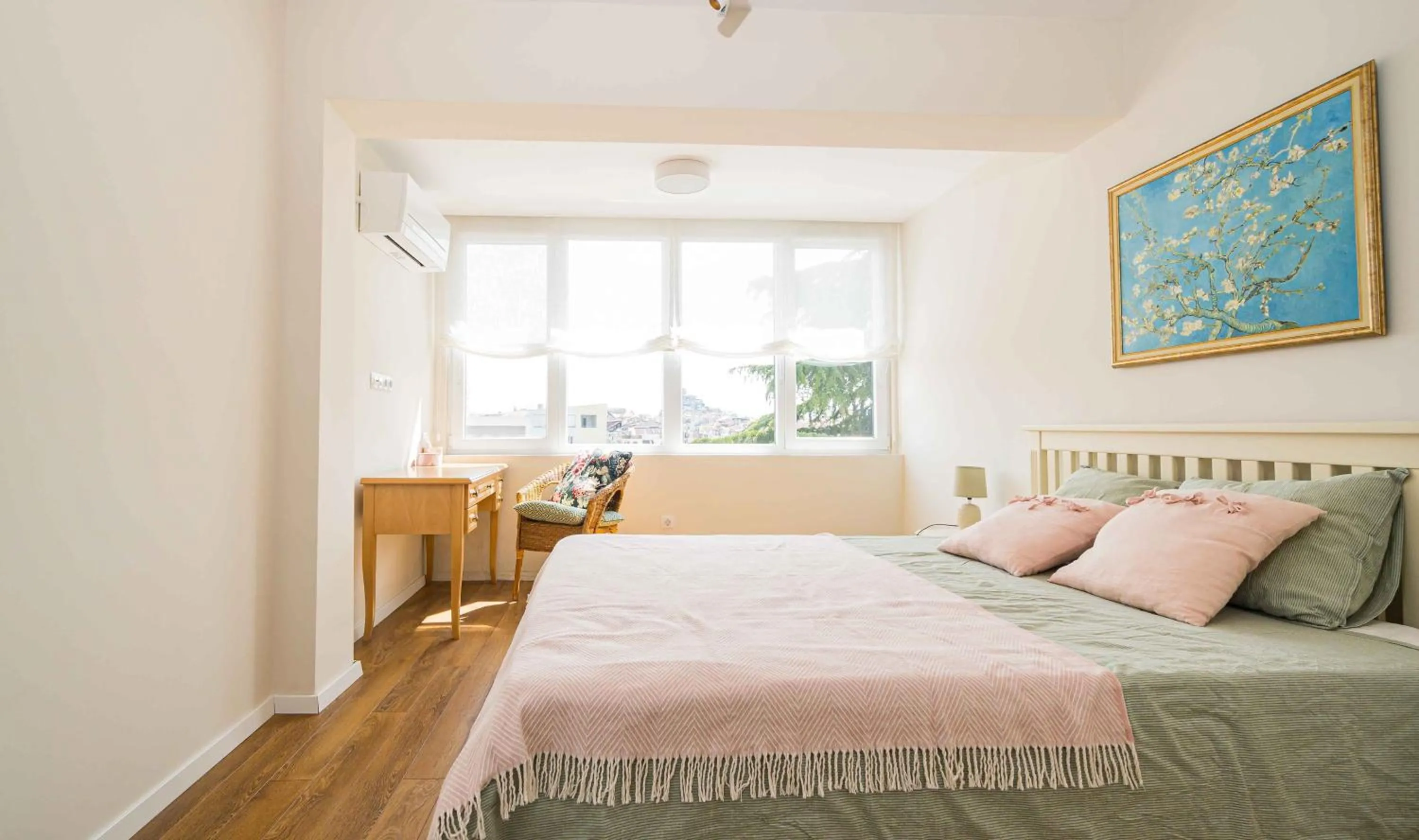 Bed in Central DELUXE Apartment