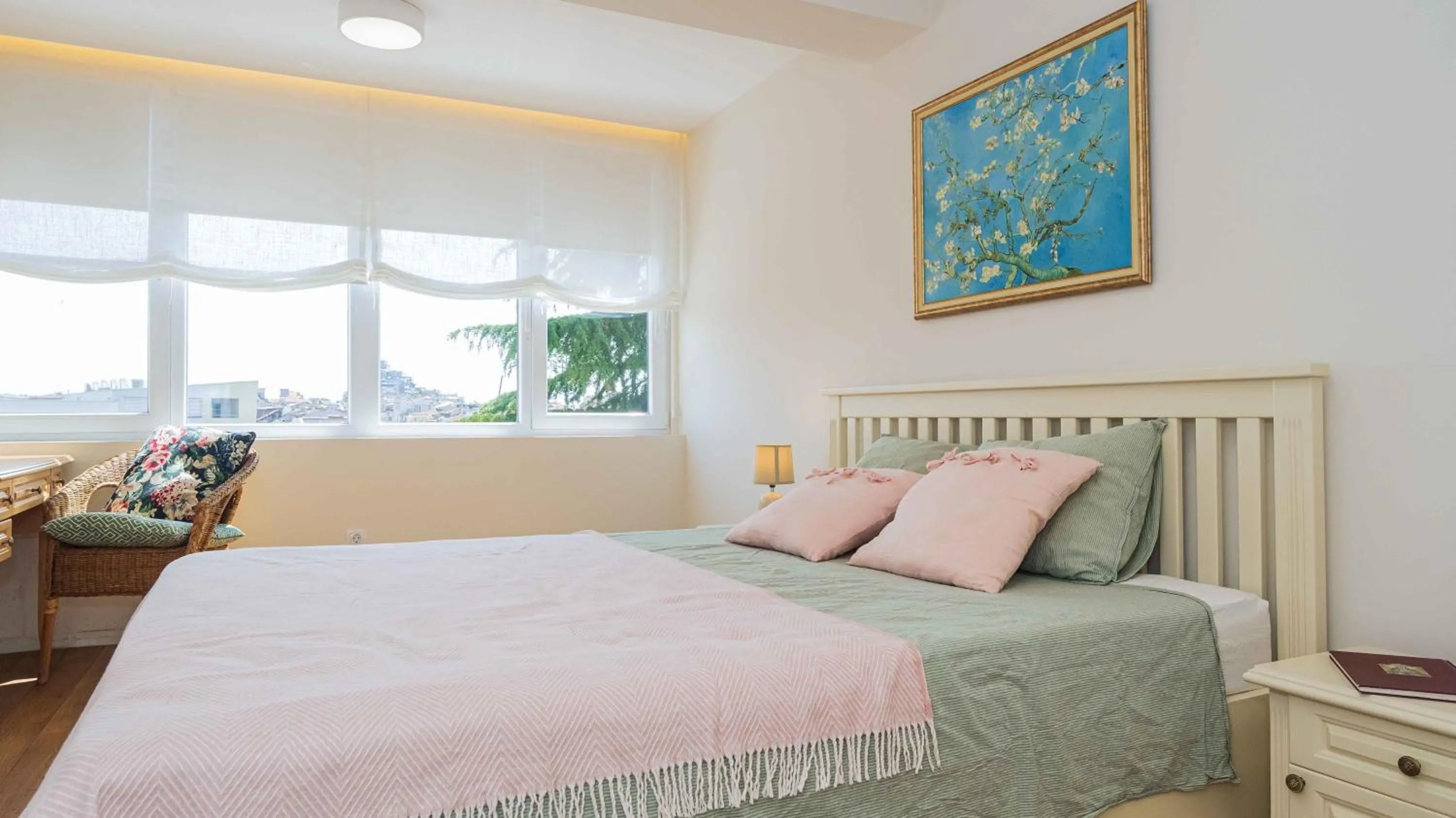 Bed in Central DELUXE Apartment