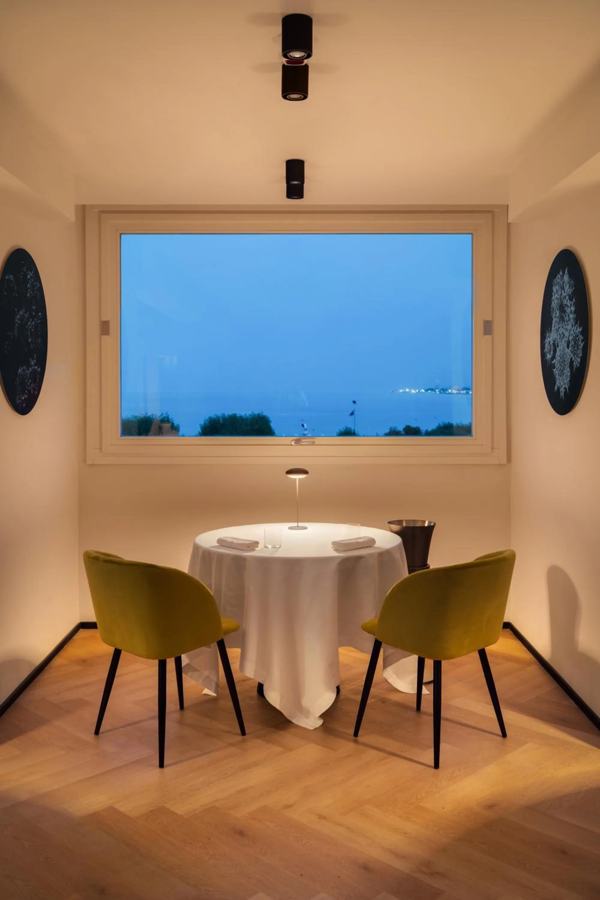 Restaurant/places to eat in View Place & Spa