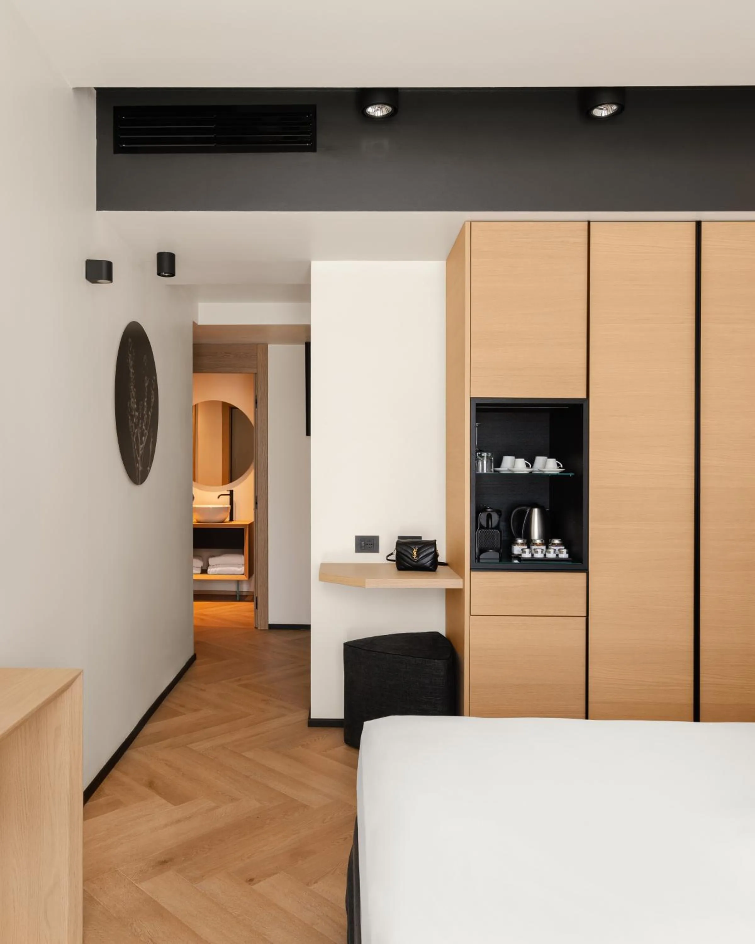 Photo of the whole room, Bed in View Place & Spa