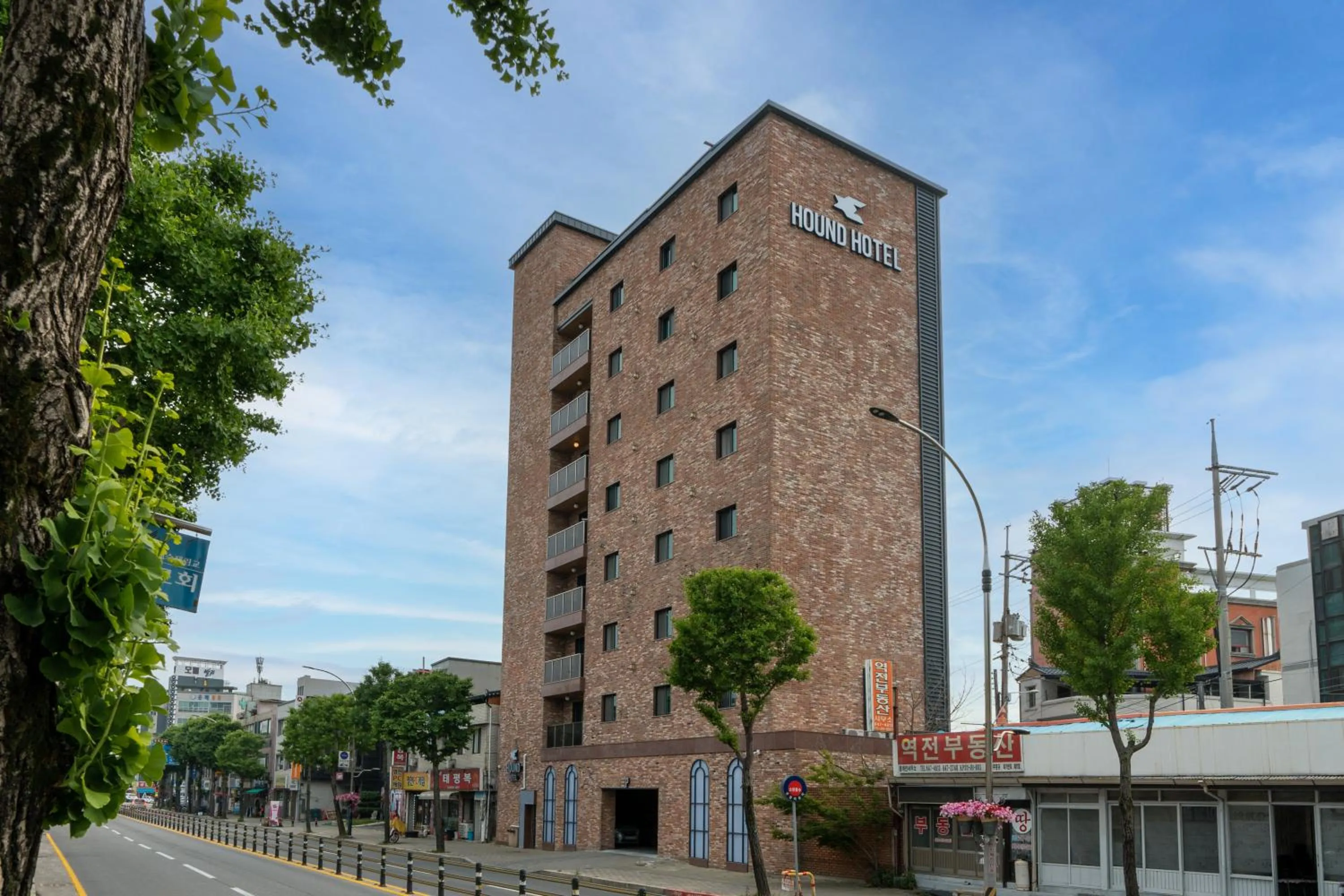 Property building in Jecheon Hound Hotel