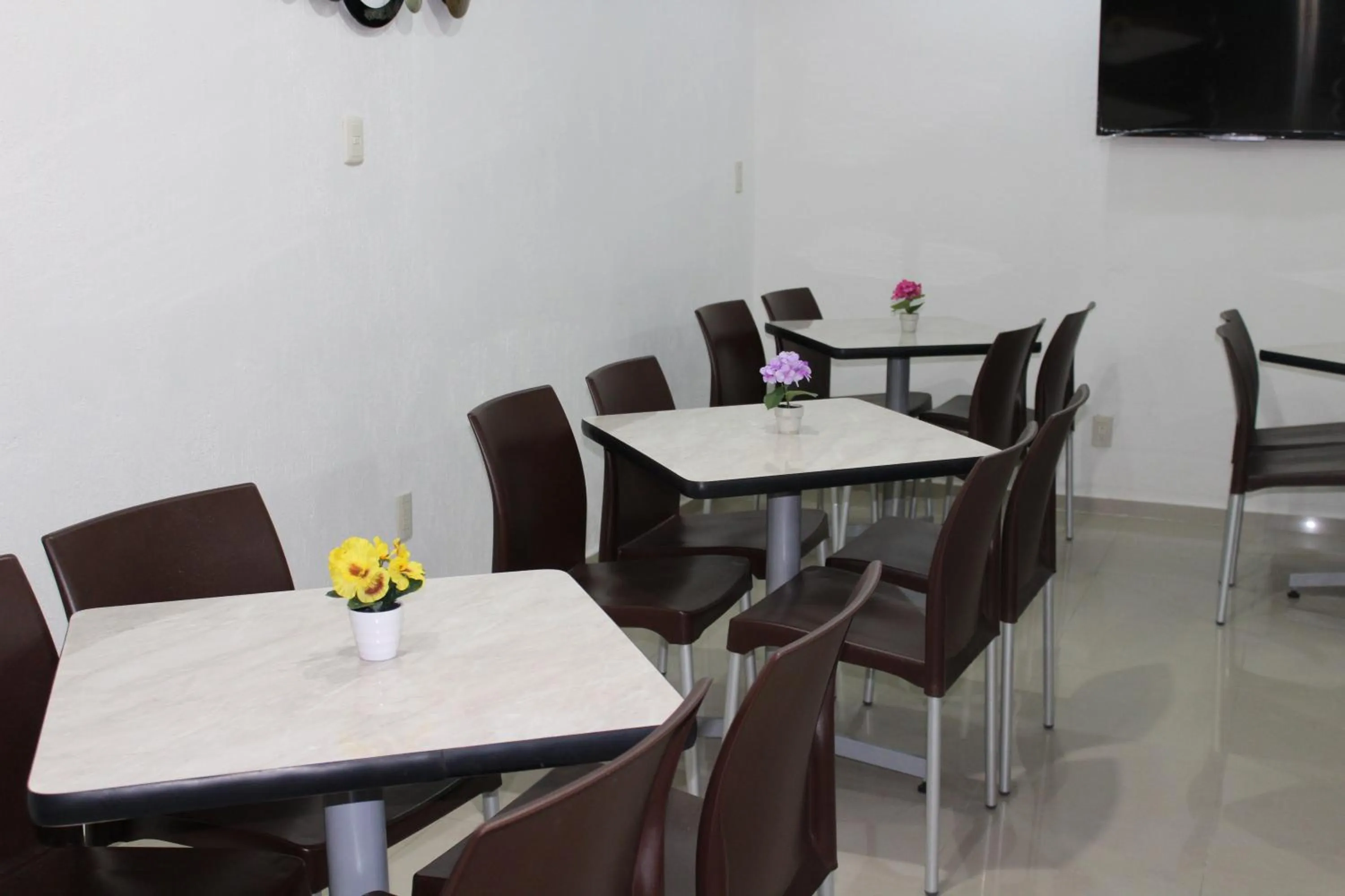 Restaurant/places to eat in Hotel CEO Group