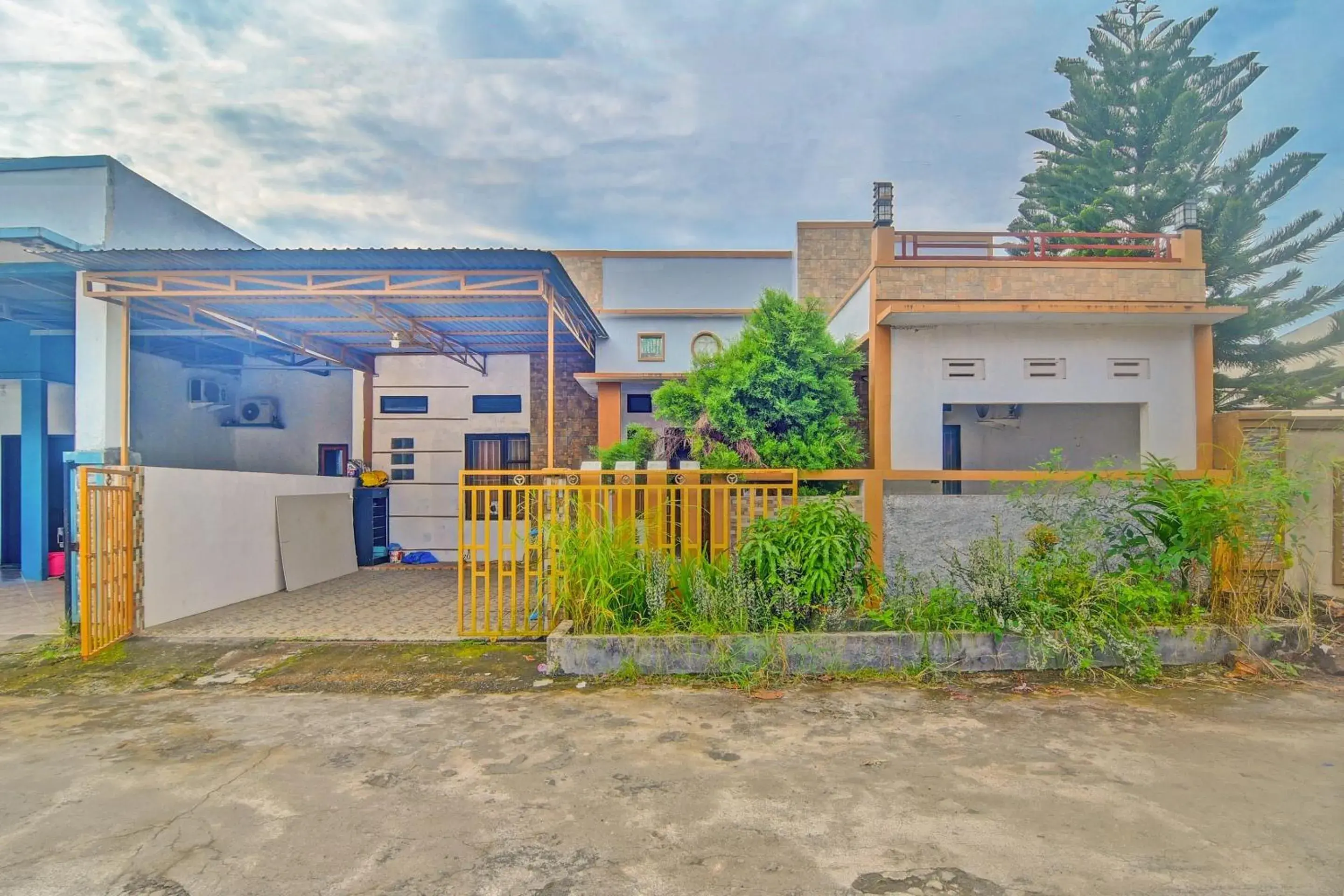 Facade/entrance in Hotel O Miracle Kost Facade/entrance in Hotel O Miracle Kost