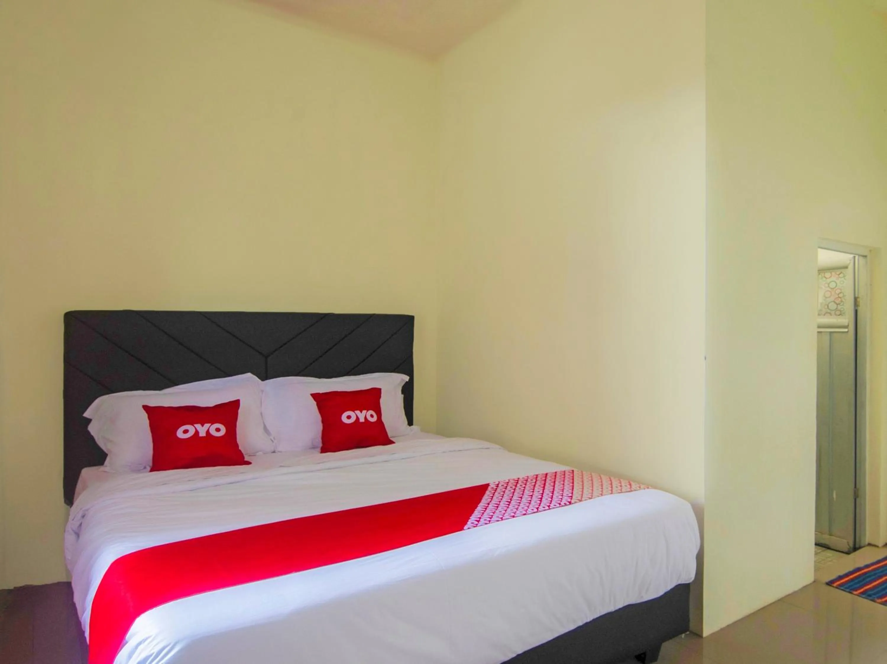 Bedroom, Bed in Hotel O Miracle Kost