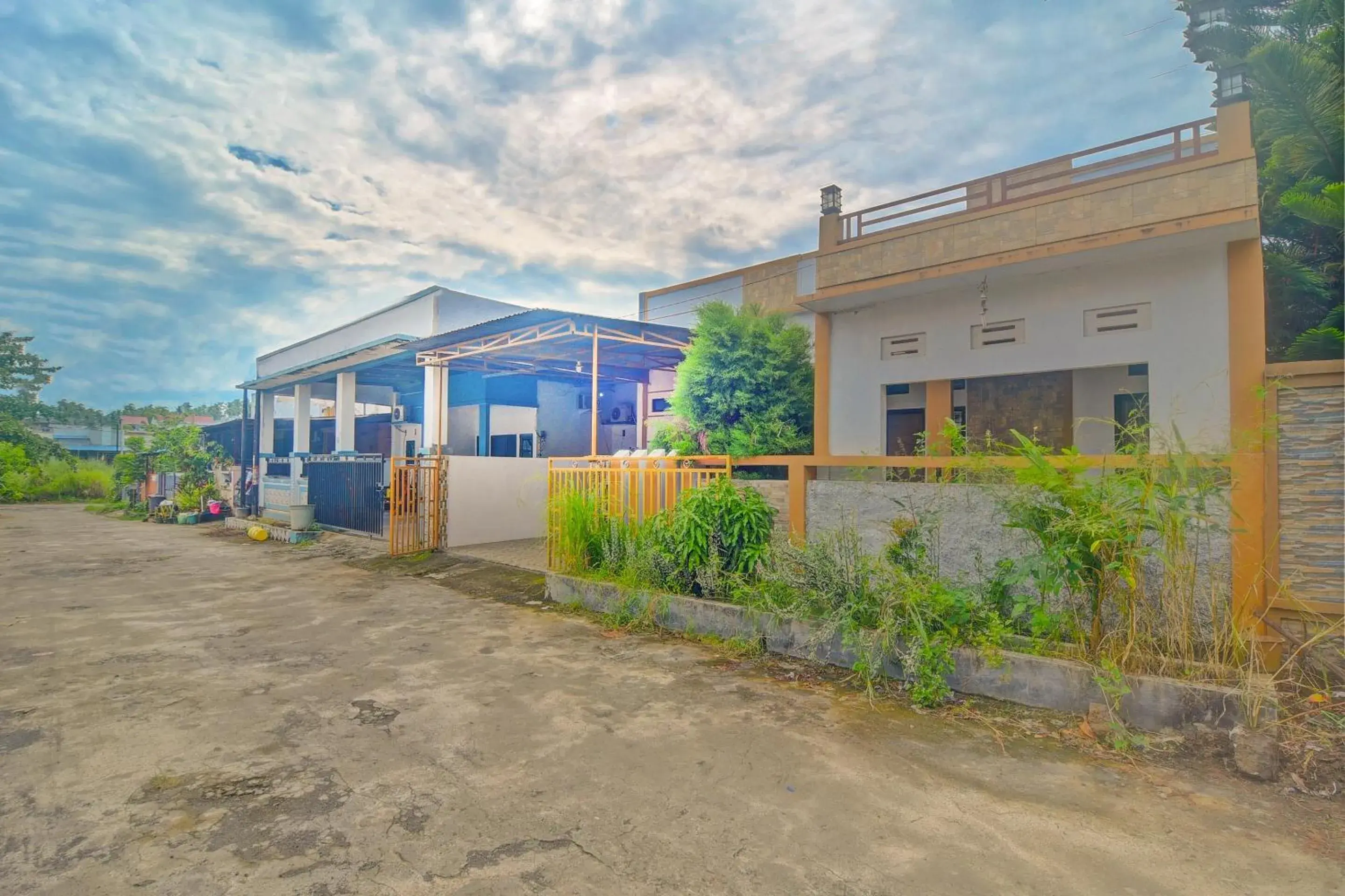 Facade/entrance in Hotel O Miracle Kost Facade/entrance in Hotel O Miracle Kost