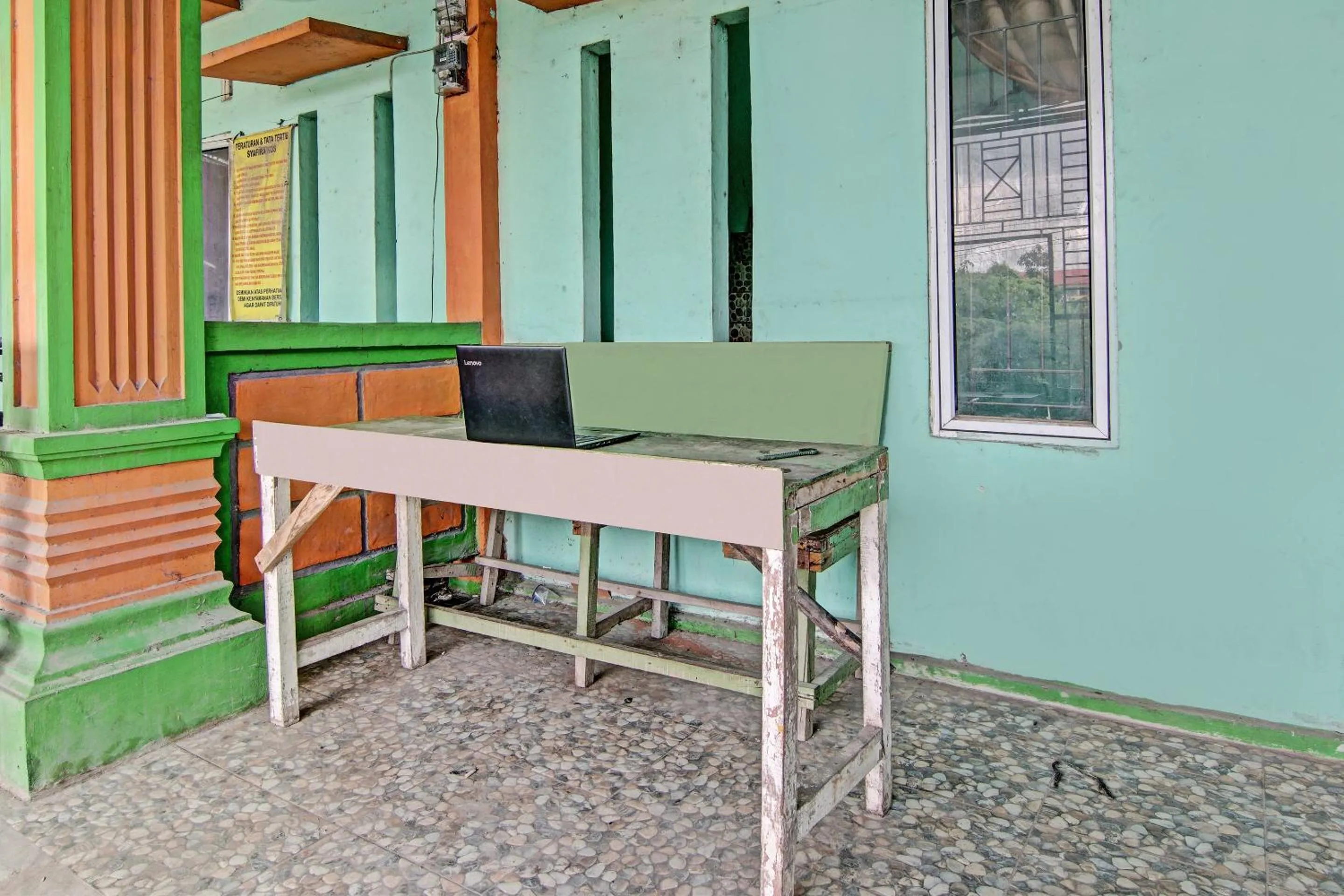 Lobby or reception in Hotel O Penginapan Syafira Near Perumahan Mustamindo Permai 1