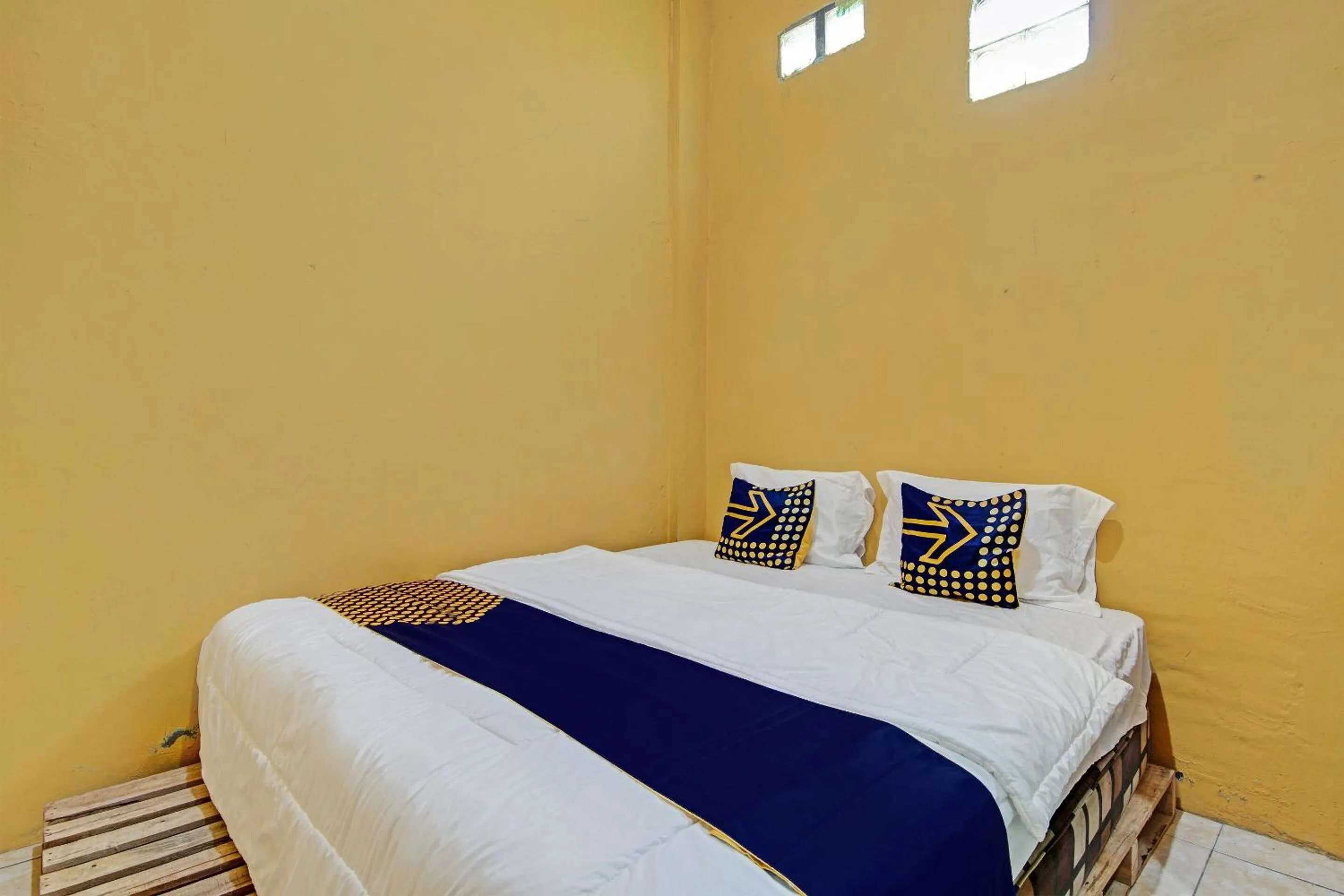 Bedroom, Bed in Hotel O Penginapan Syafira Near Perumahan Mustamindo Permai 1