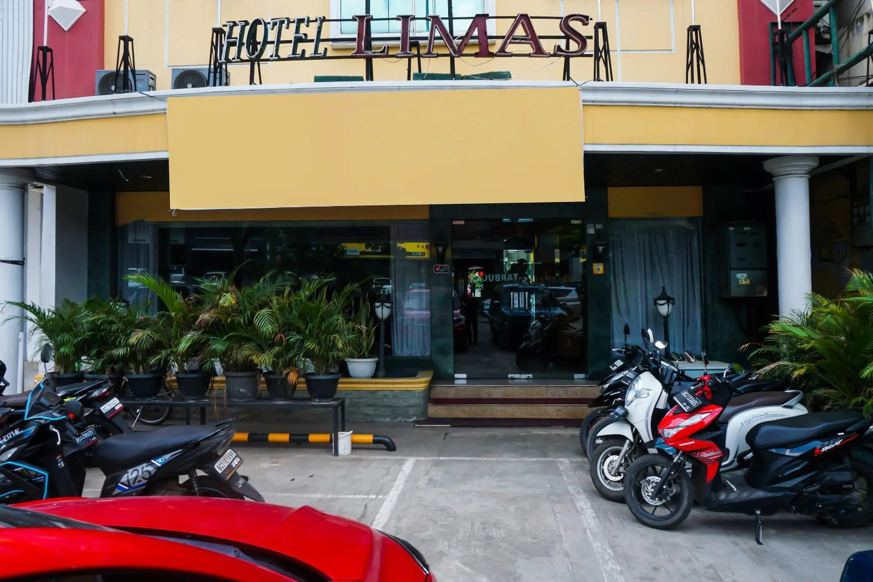 Facade/entrance in Collection O 92690 Hotel Limas Facade/entrance in Collection O 92690 Hotel Limas