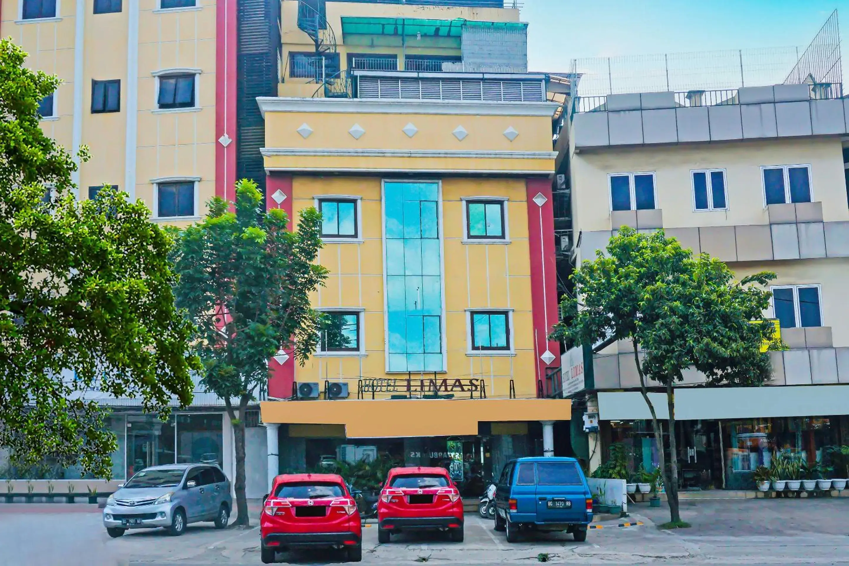 Facade/entrance in Collection O 92690 Hotel Limas Facade/entrance in Collection O 92690 Hotel Limas