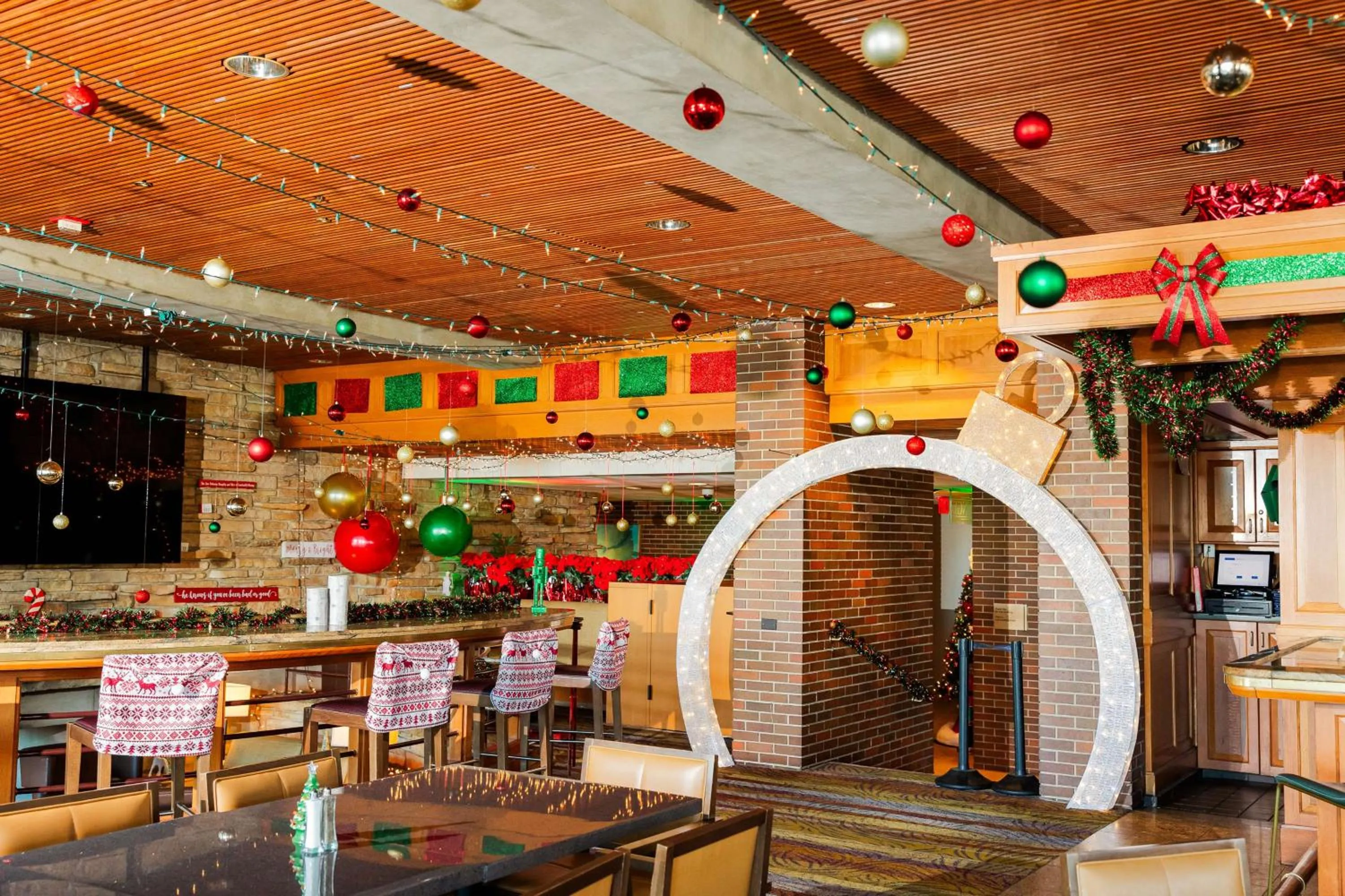 Lounge or bar in Hyatt Lodge Oak Brook Chicago