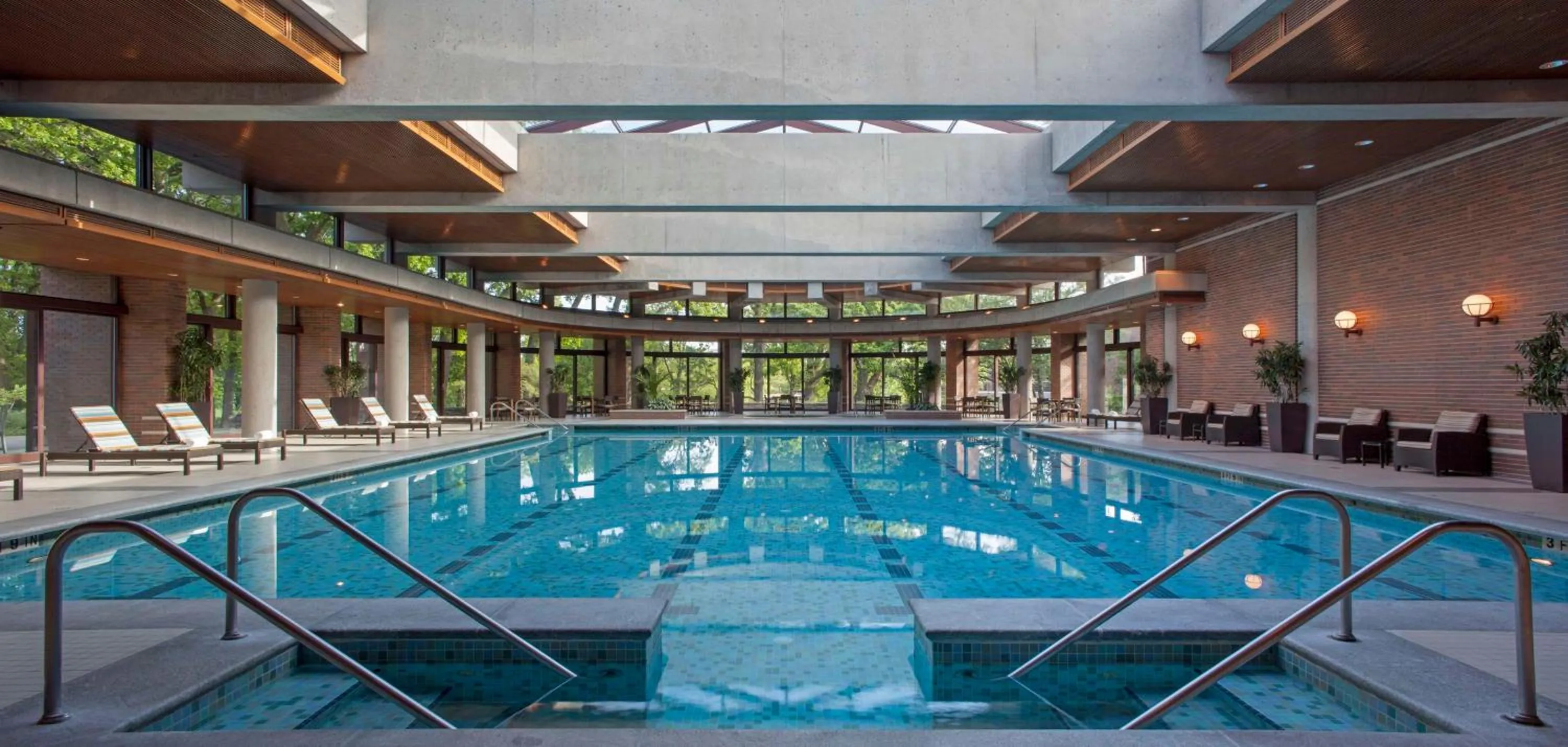 Swimming pool in Hyatt Lodge Oak Brook Chicago