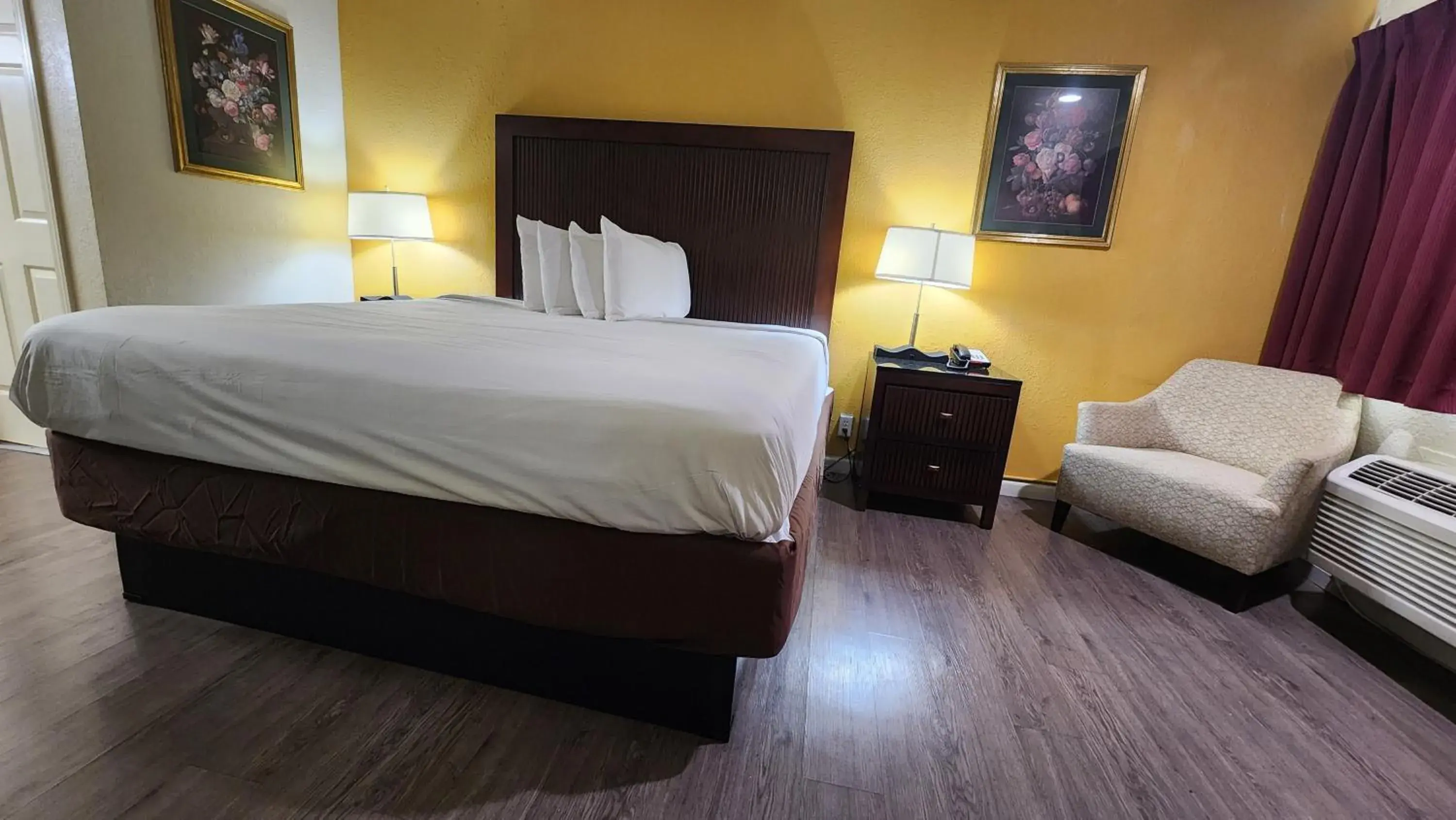 Photo of the whole room, Bed in Mission Inn and Suites Photo of the whole room, Bed in Mission Inn and Suites