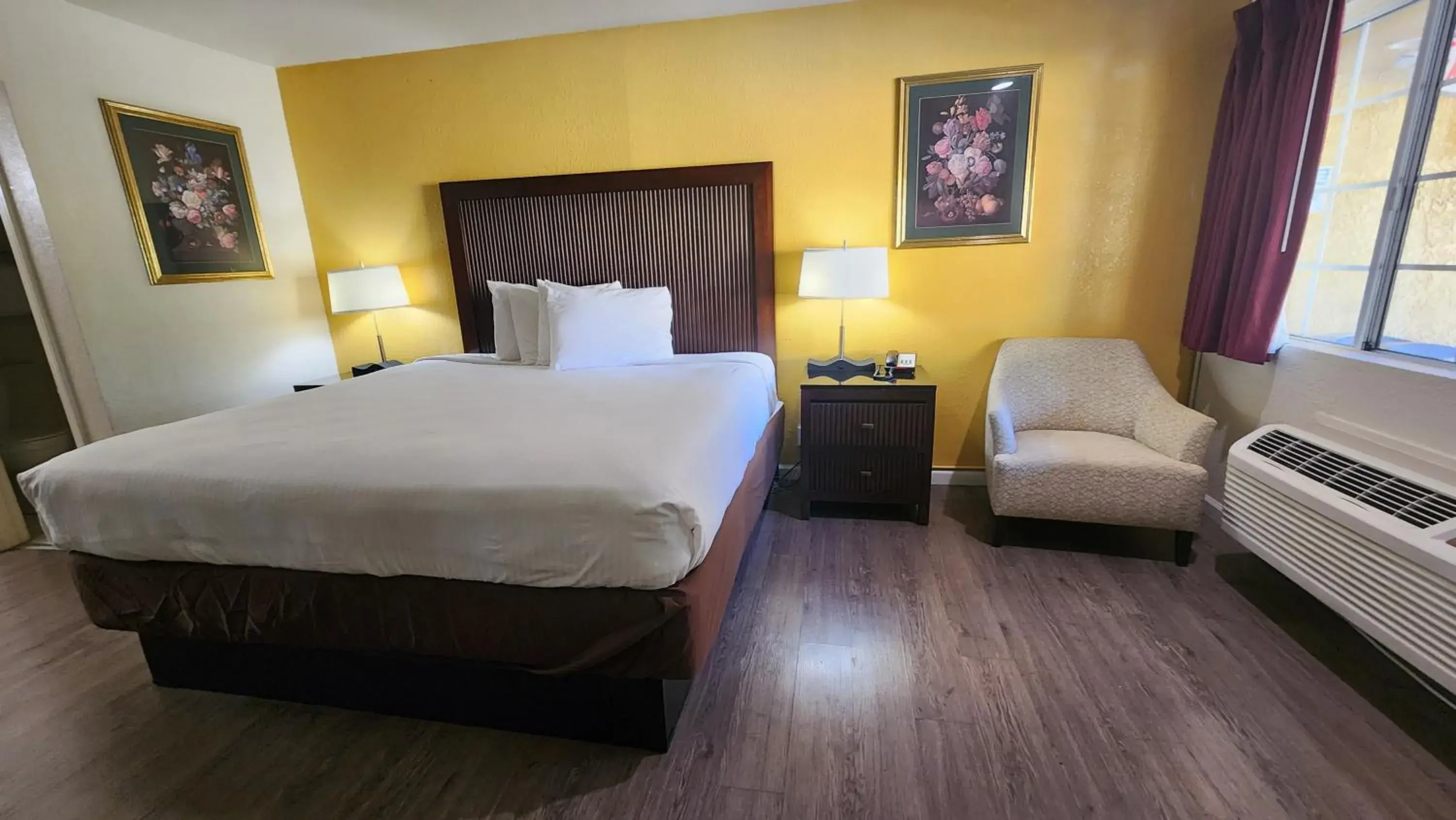 Bed in Mission Inn and Suites Bed in Mission Inn and Suites