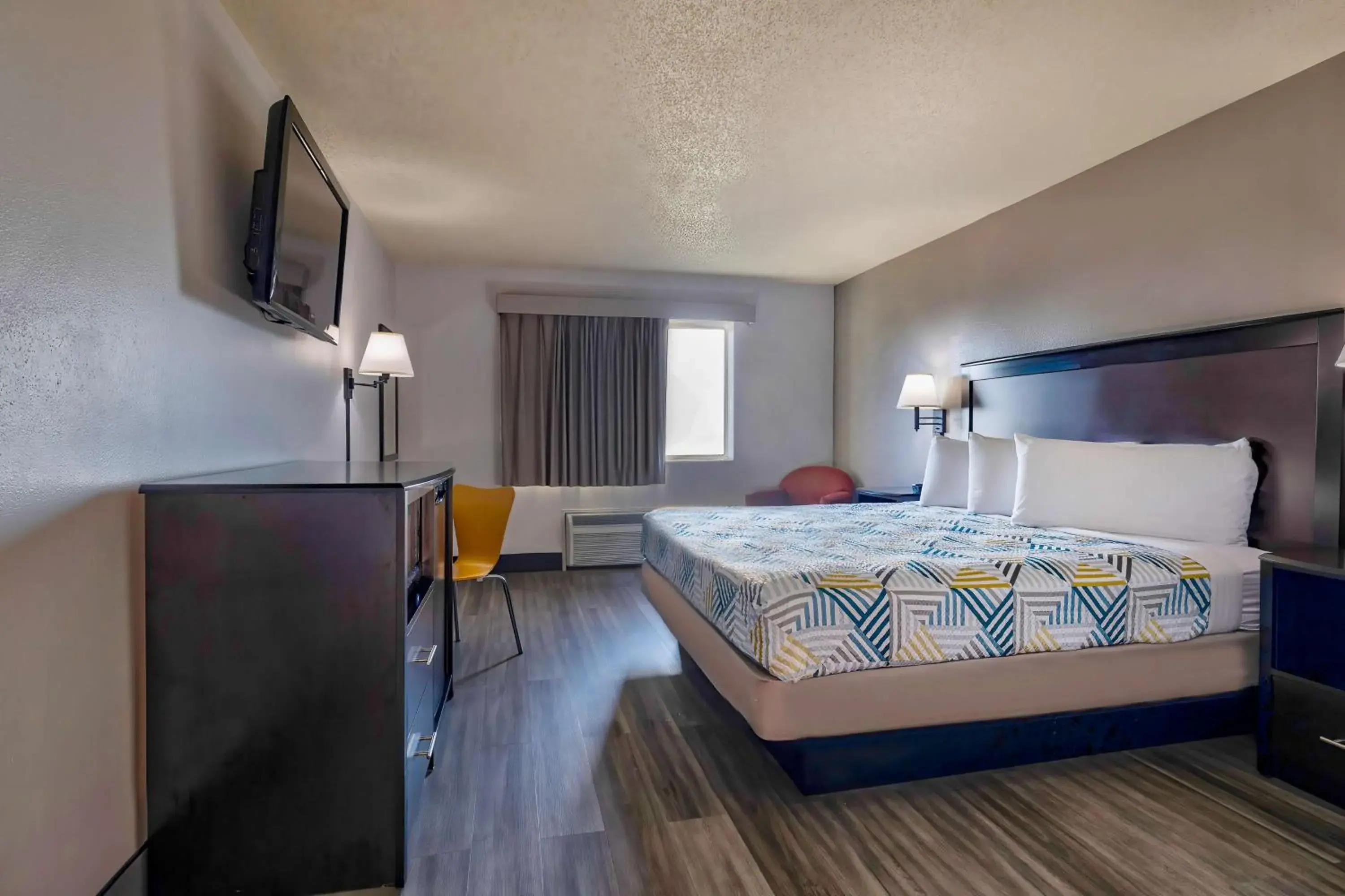 Deluxe King Room - Non-Smoking in Motel 6 Stuart, IA Deluxe King Room - Non-Smoking in Motel 6 Stuart, IA