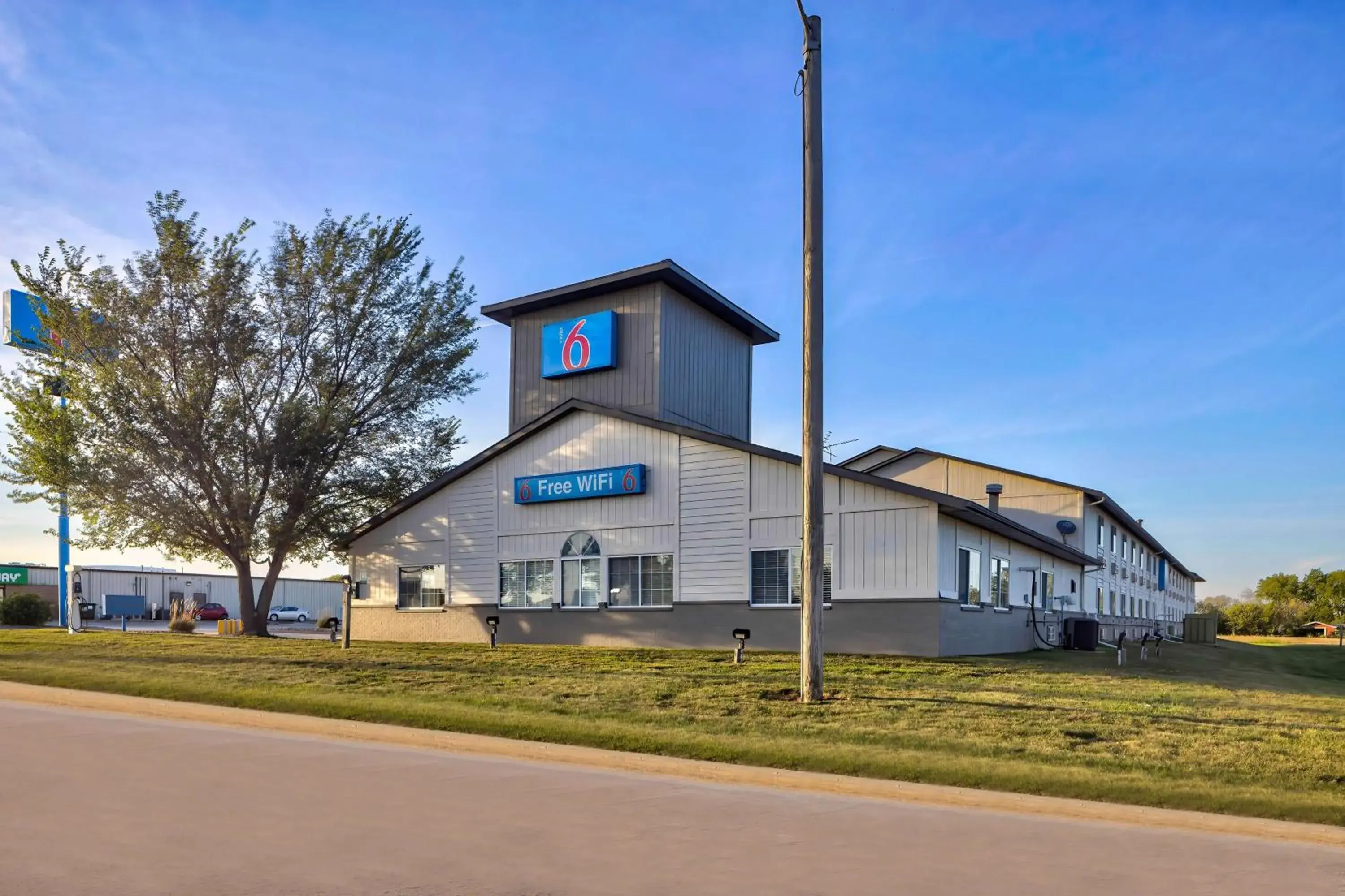Property building in Motel 6 Stuart, IA Property building in Motel 6 Stuart, IA