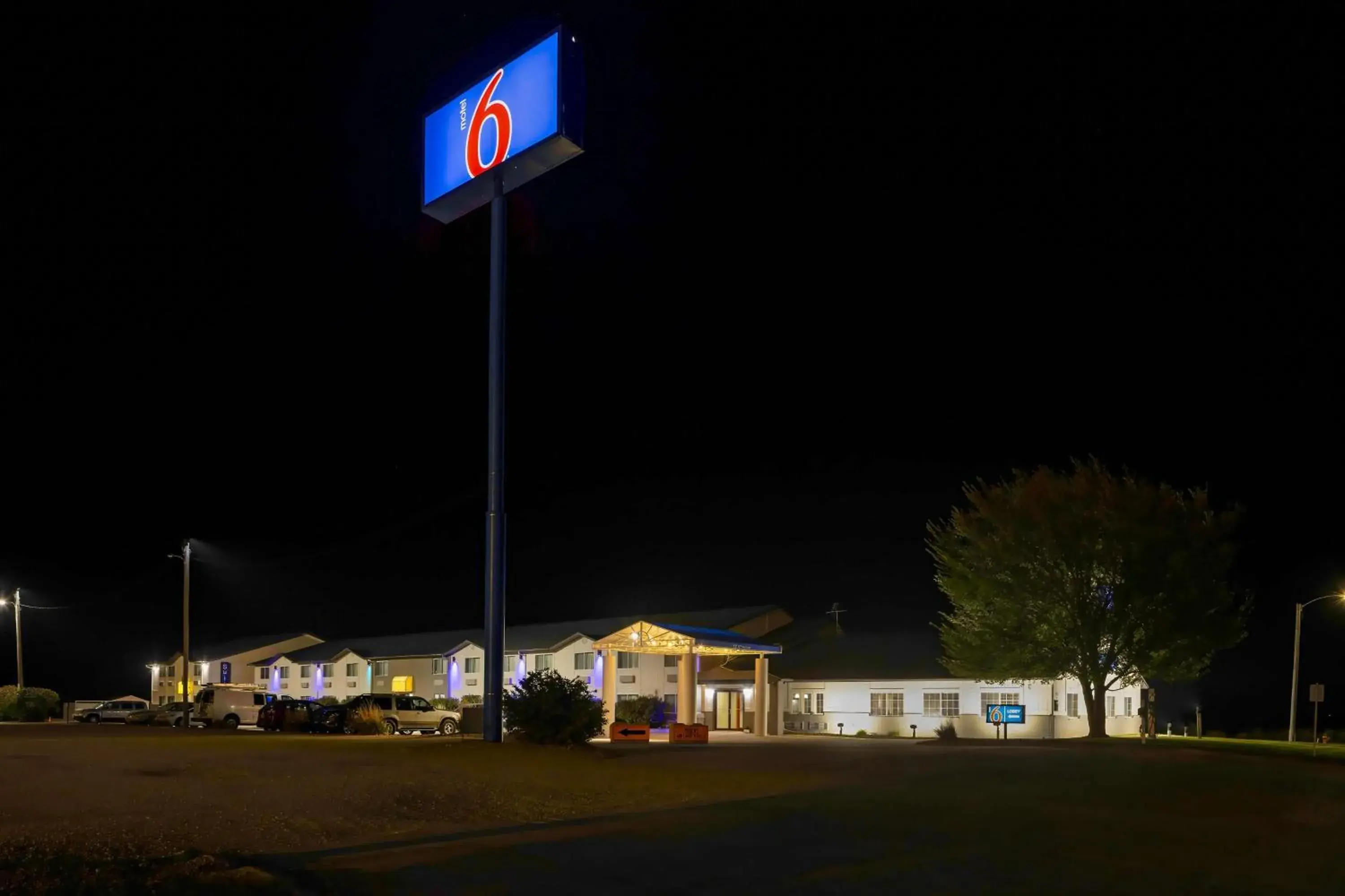 Property building in Motel 6 Stuart, Ia Property building in Motel 6 Stuart, Ia