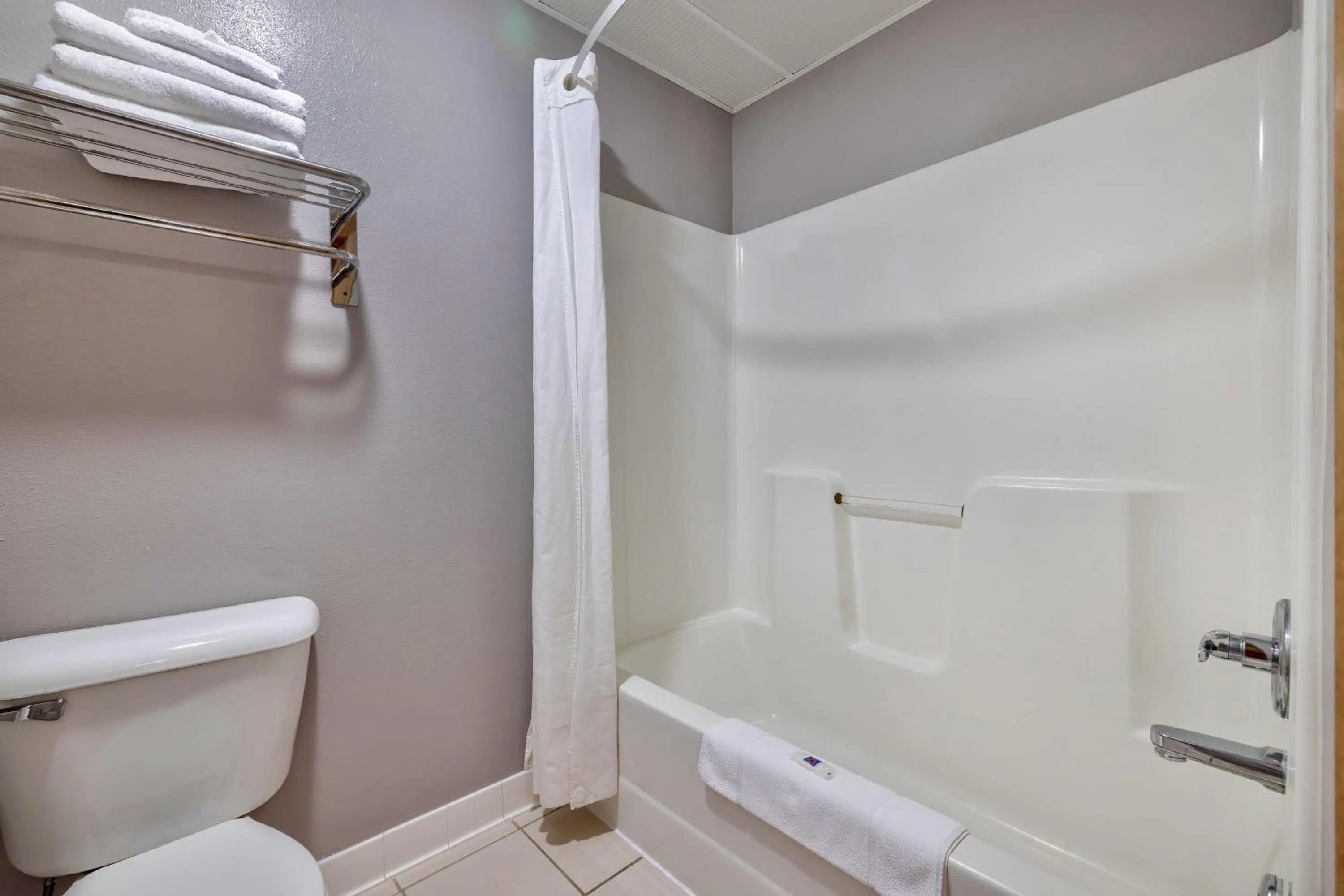 Bathroom in Motel 6 Stuart, IA