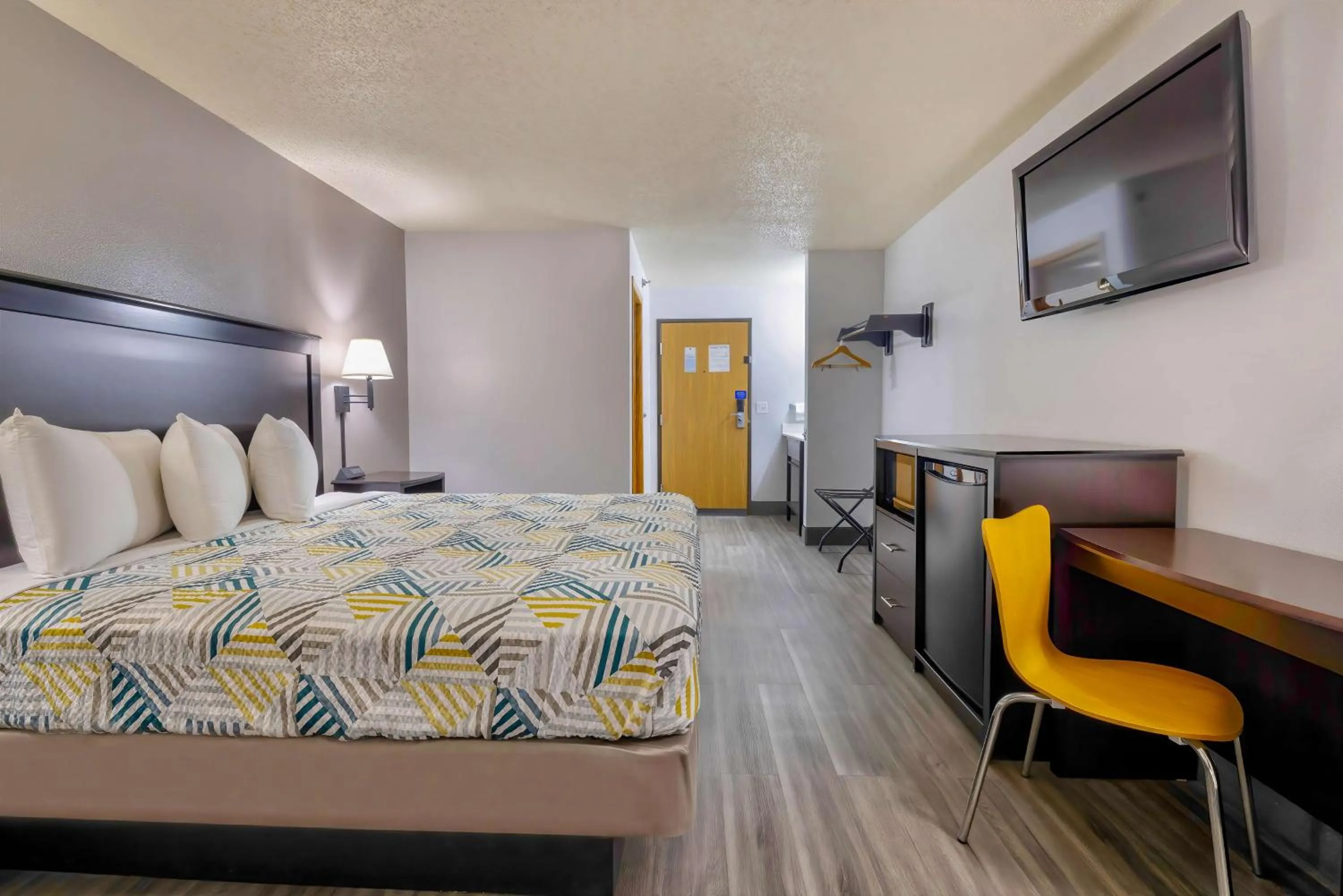 Bedroom, Bed in Motel 6 Stuart, IA