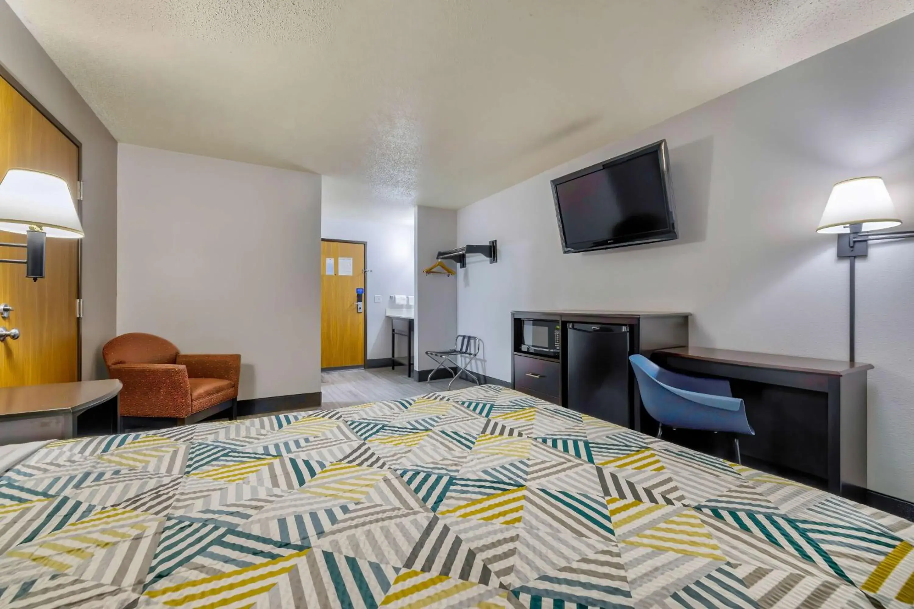 Bedroom, Bed in Motel 6 Stuart, IA Bedroom, Bed in Motel 6 Stuart, IA