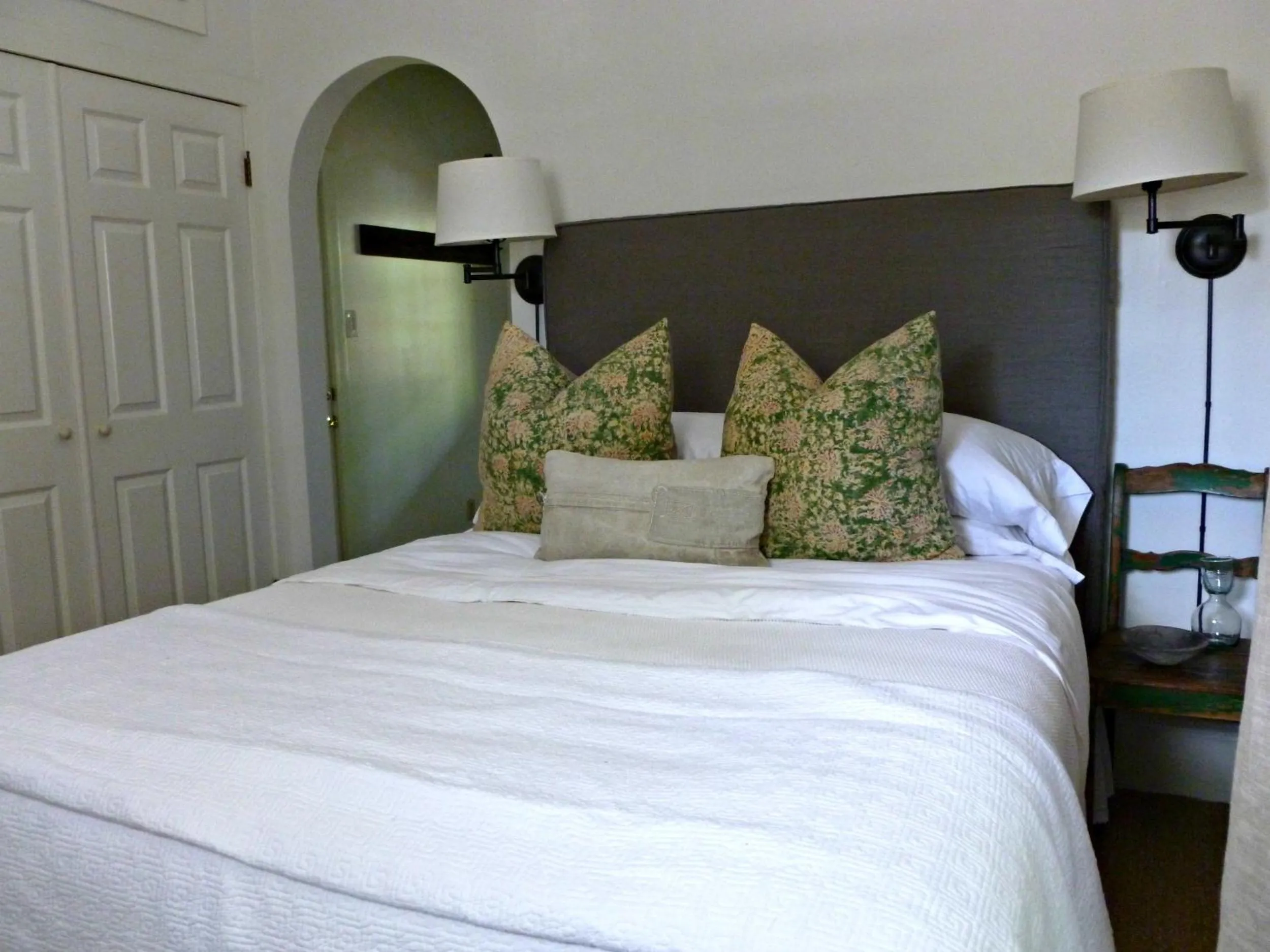 Bed in An Inn to Remember