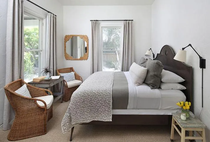 Bed in An Inn to Remember