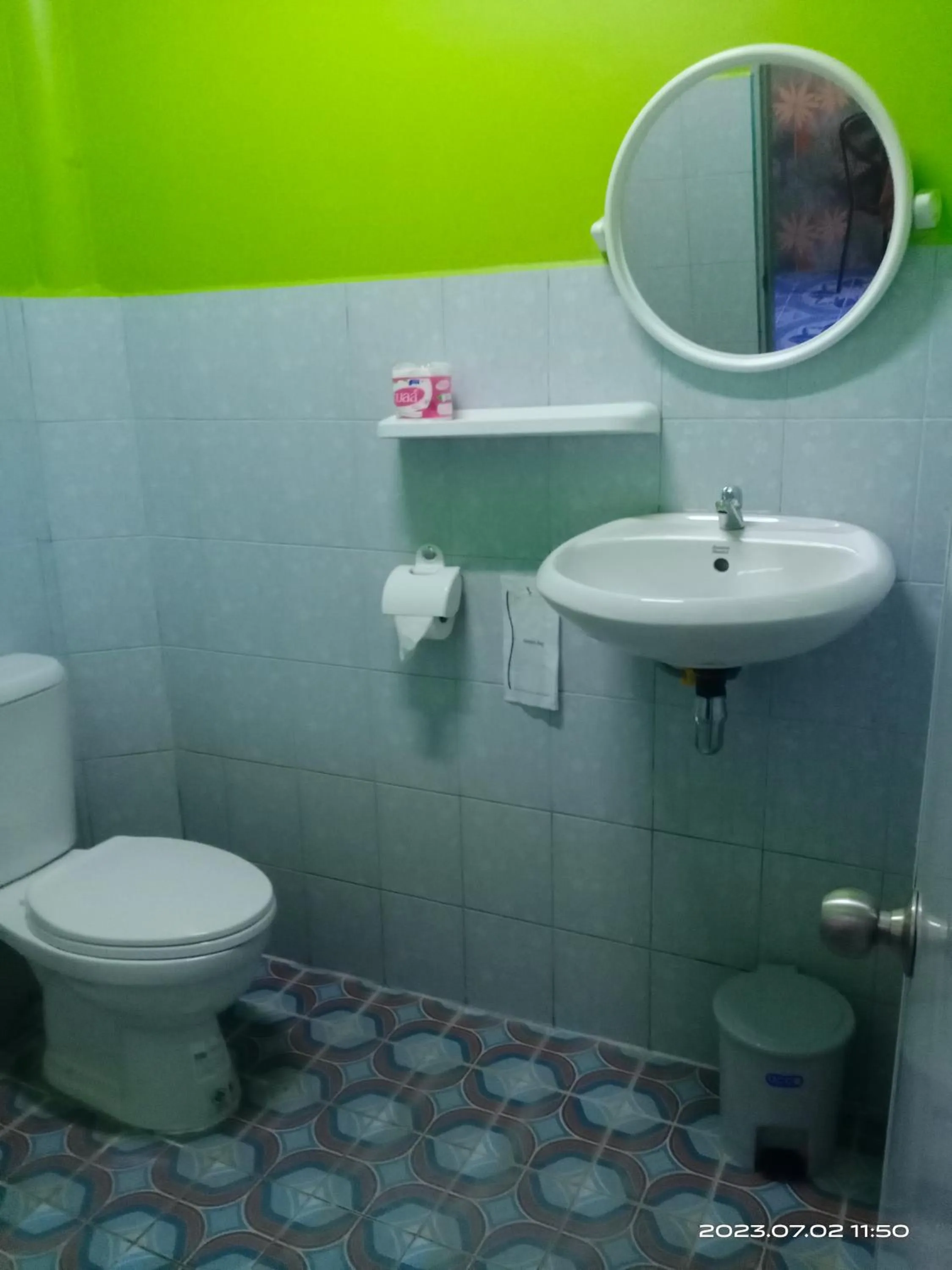 Toilet in SK Hometel Samui Airport