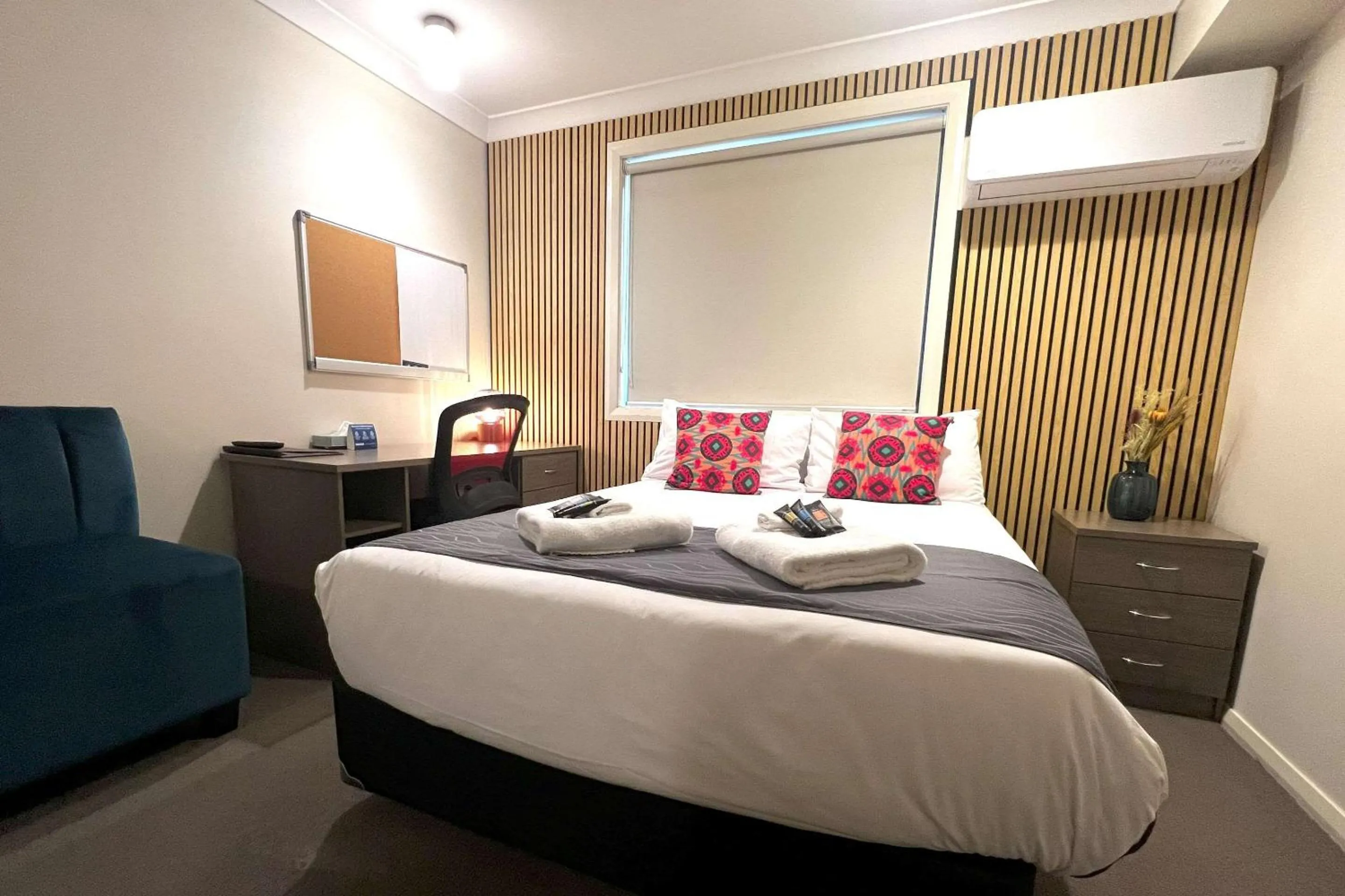 Bedroom, Bed in Comfort Inn Serenity Bathurst