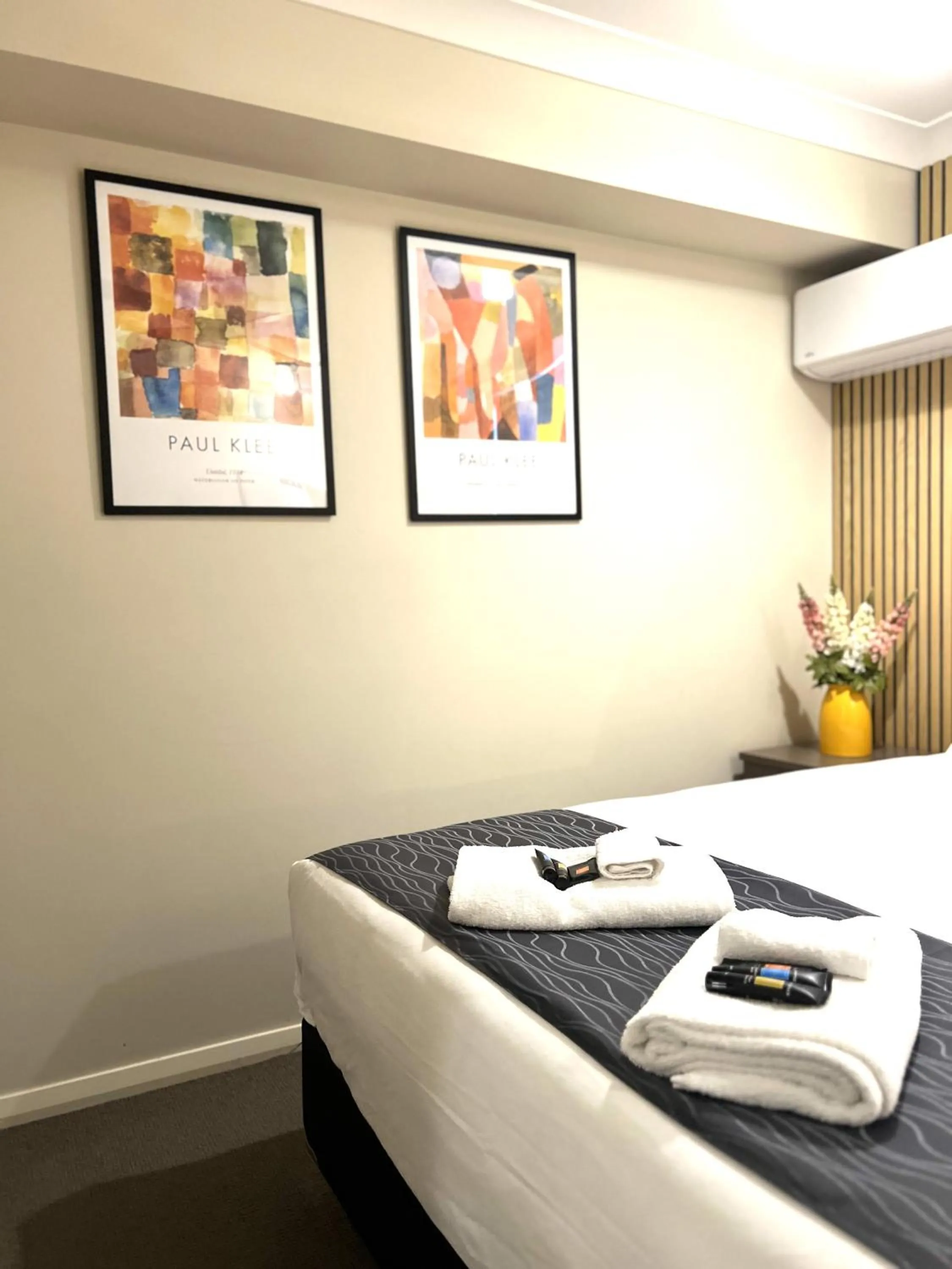 Decorative detail, Bed in Comfort Inn Serenity Bathurst