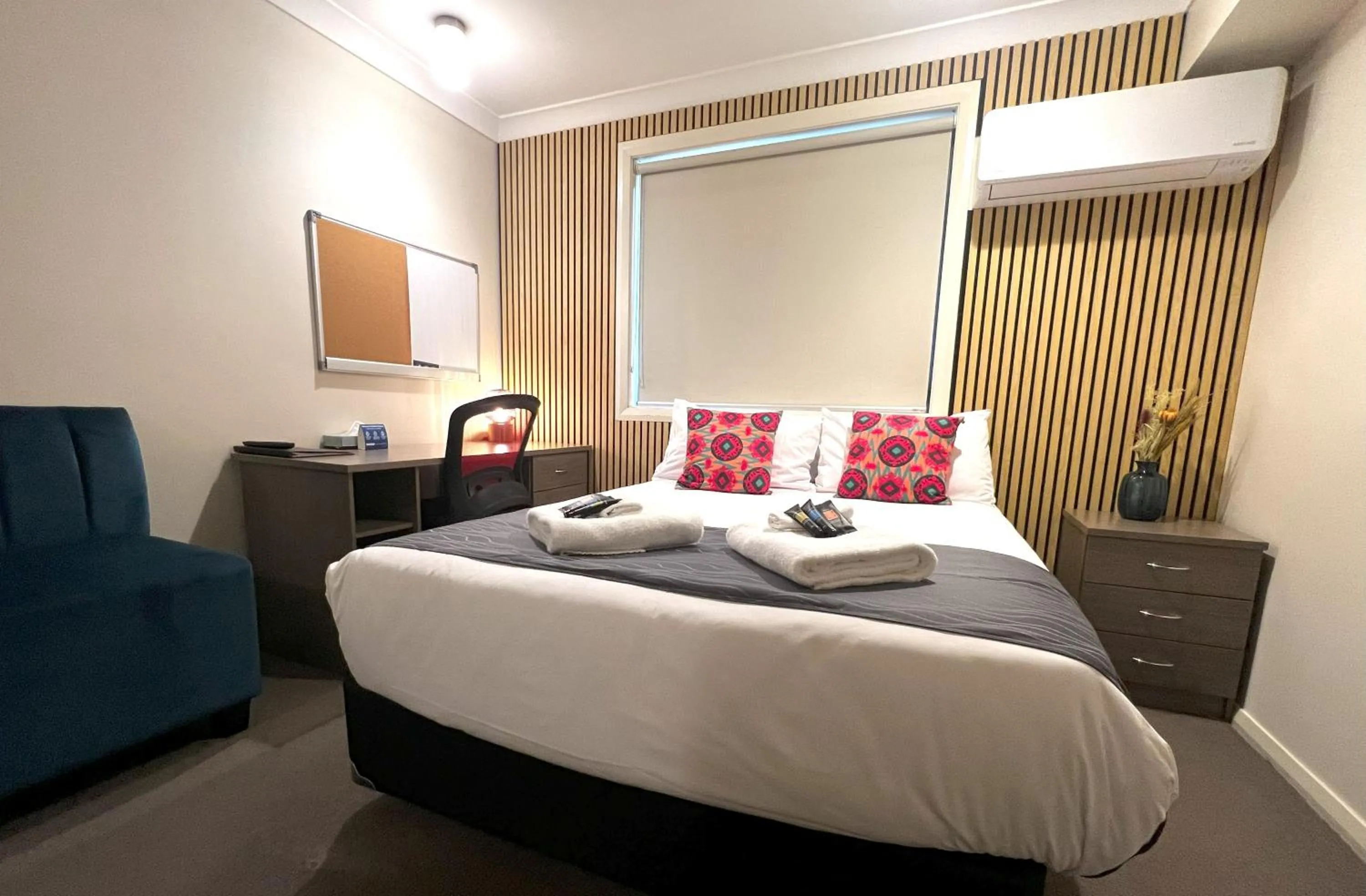 Bedroom, Bed in Comfort Inn Serenity Bathurst