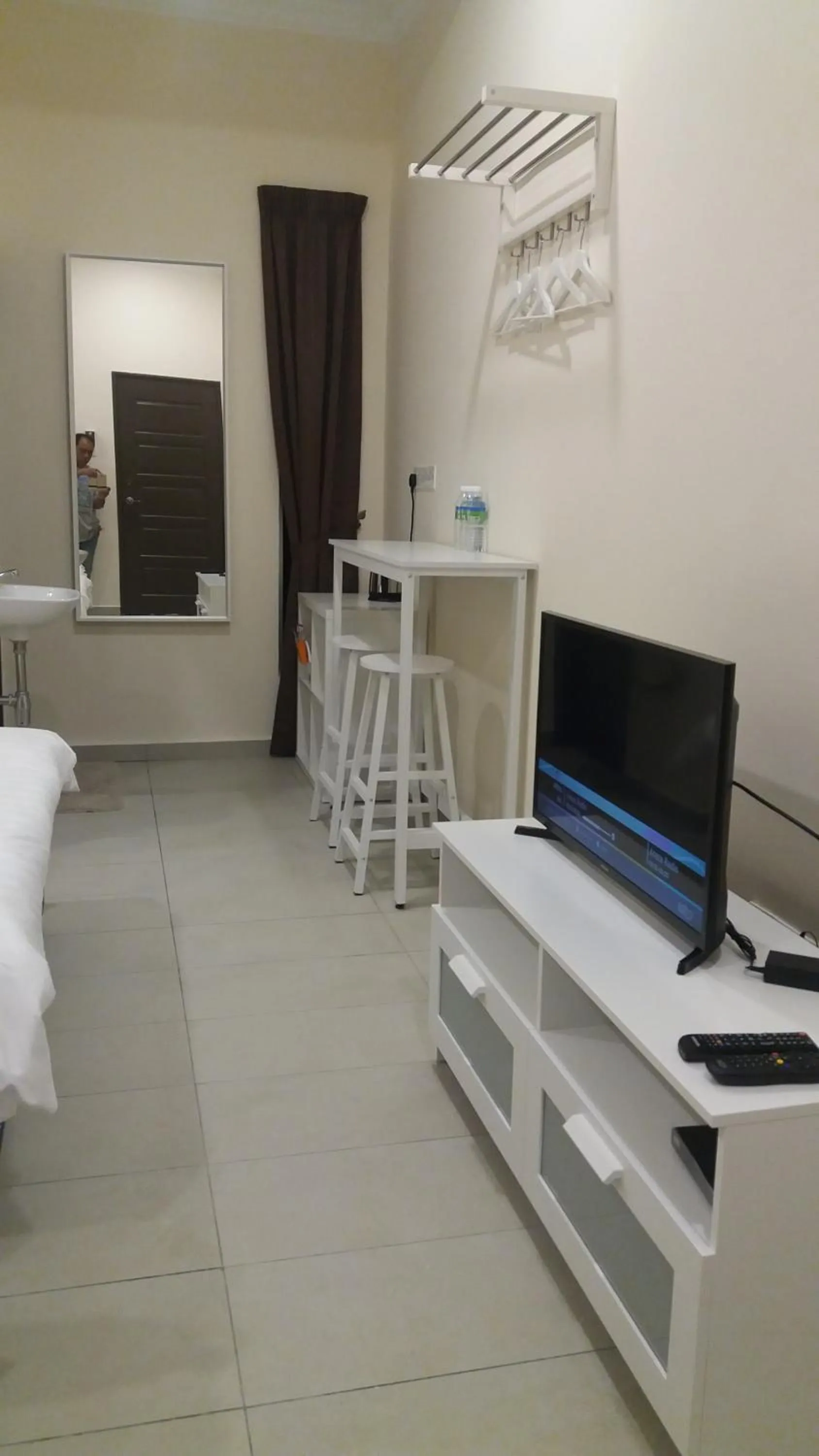 Communal lounge/ TV room, Bed in GLG KLIA Transit House