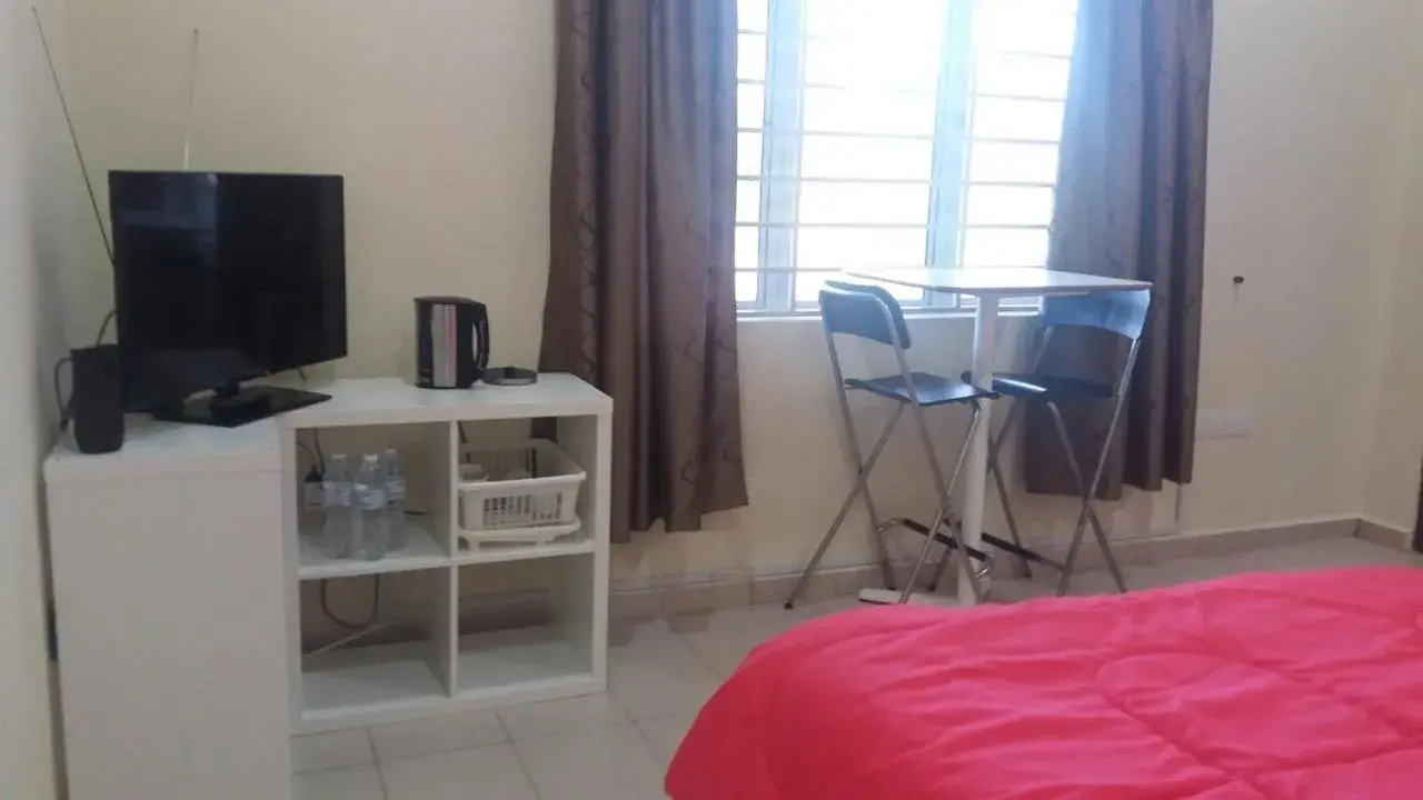 Comfort Triple Room with Shower in GLG KLIA Transit House Comfort Triple Room with Shower in GLG KLIA Transit House