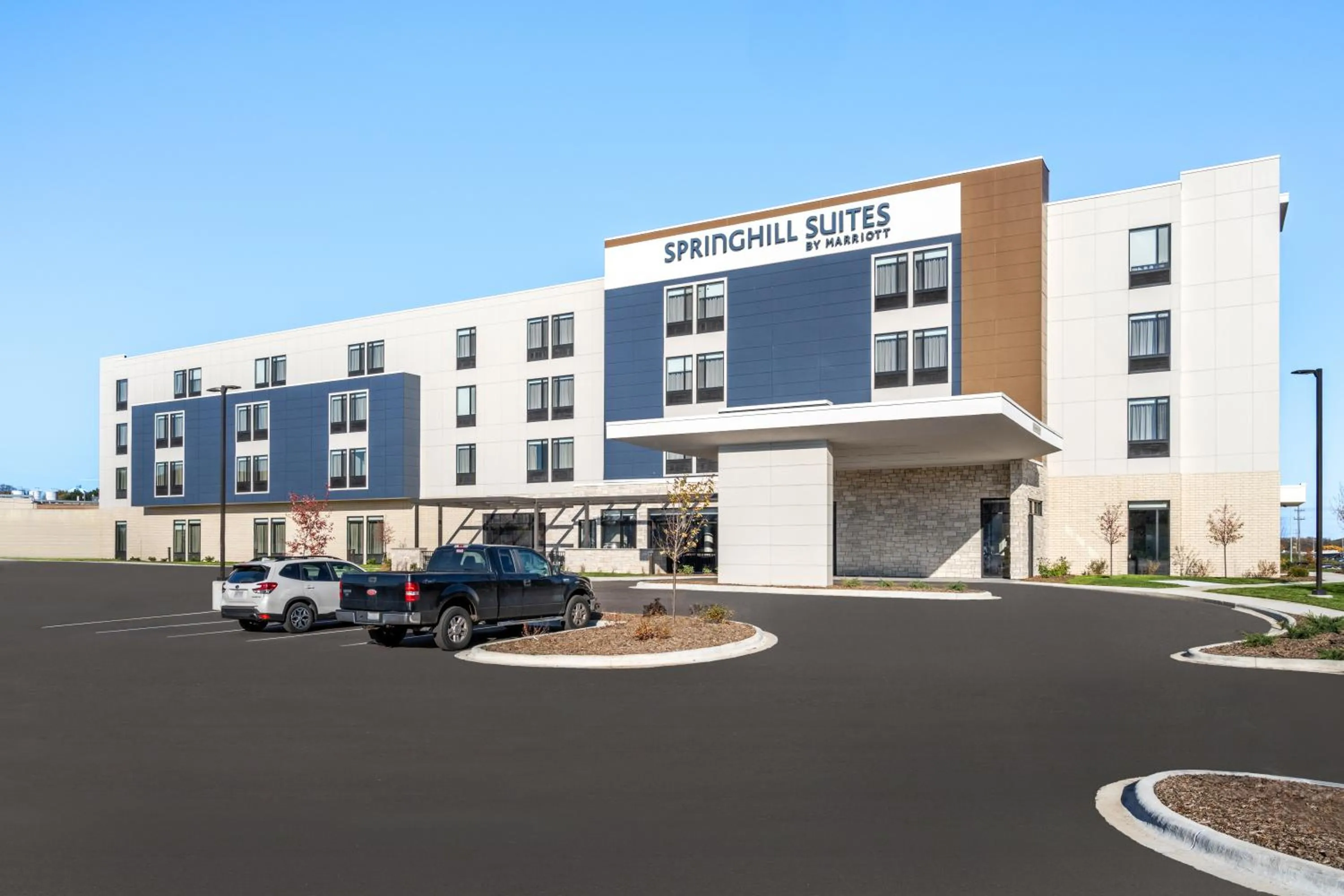 Property building in SpringHill Suites by Marriott Menomonee Falls