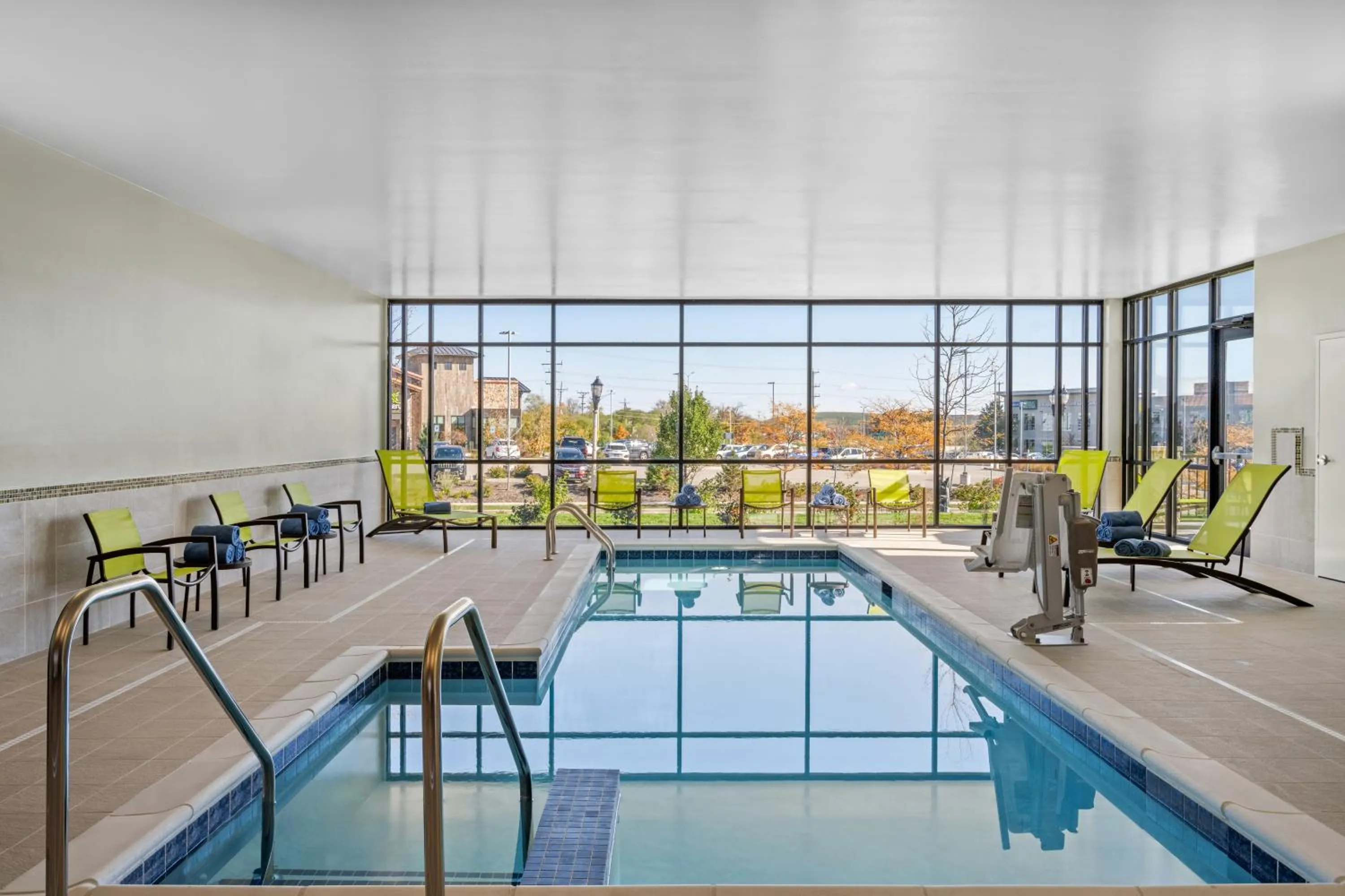 Swimming pool in SpringHill Suites by Marriott Menomonee Falls