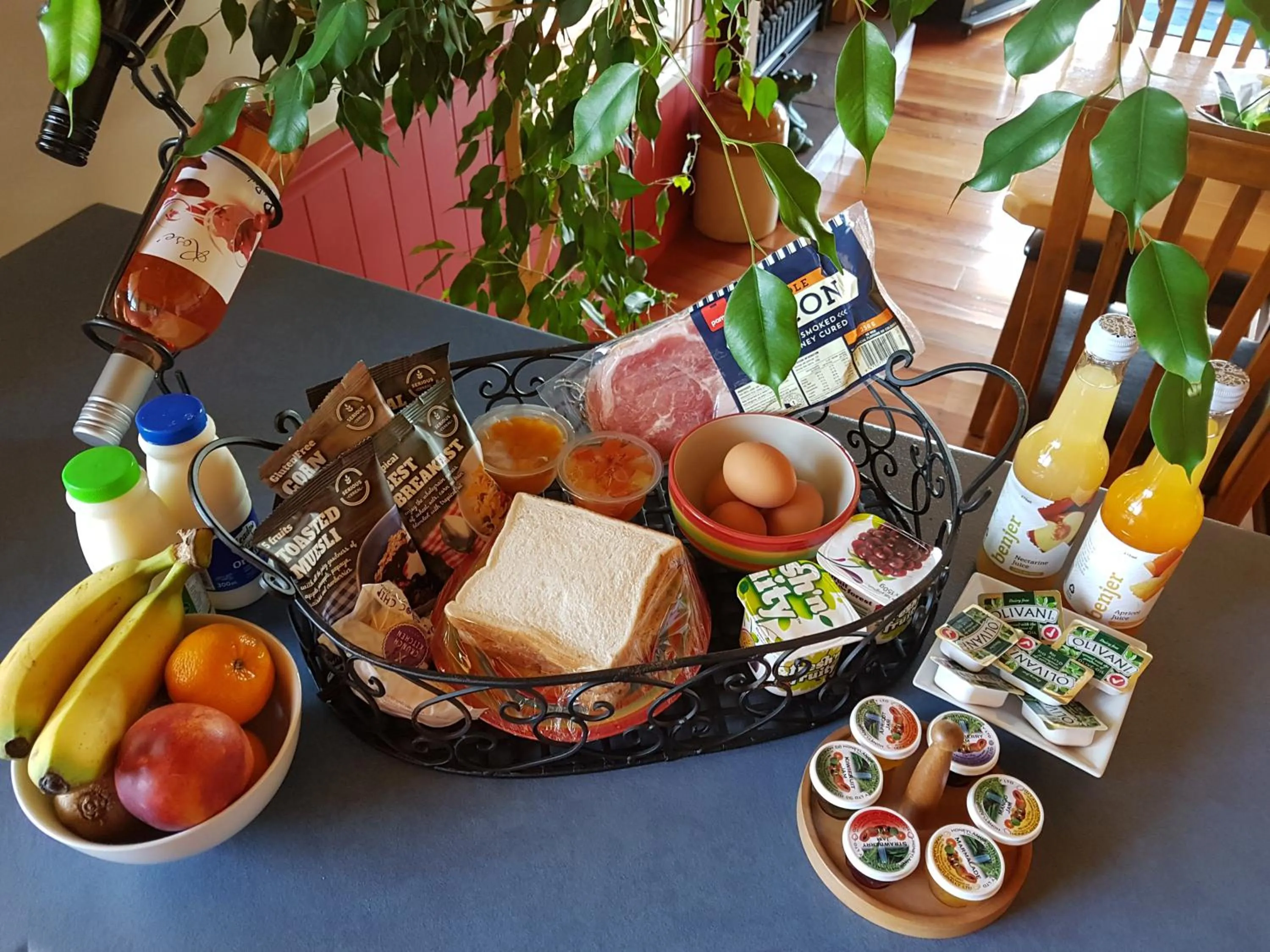 Breakfast in River Rock Estate