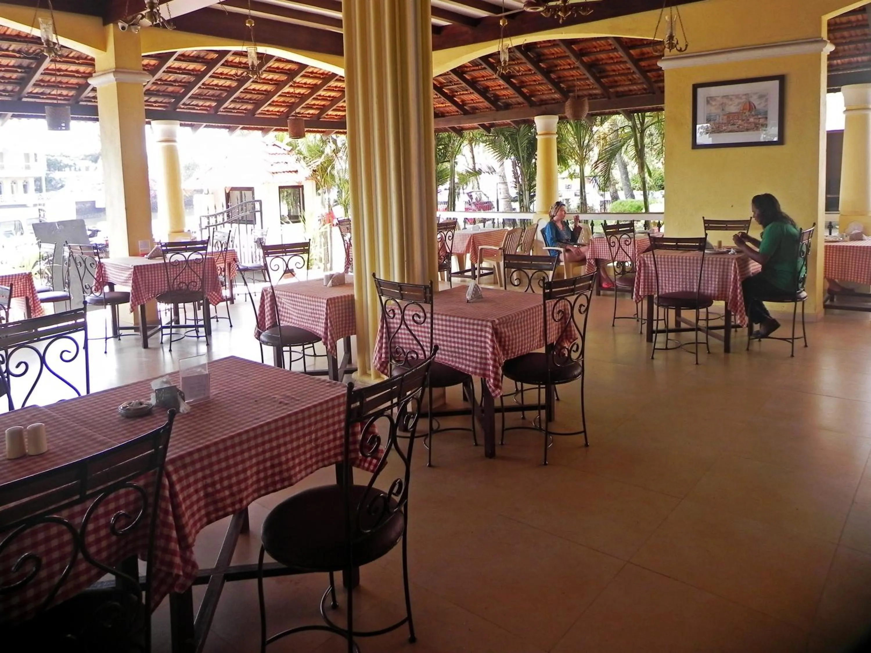 Restaurant/places to eat in Riverside Regency Resort