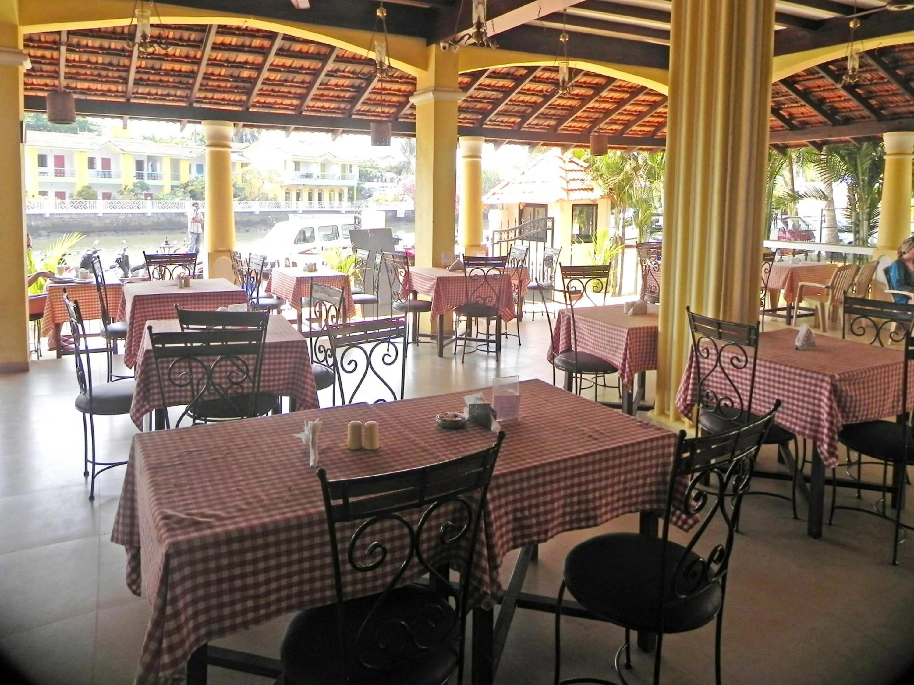 Restaurant/places to eat in Riverside Regency Resort