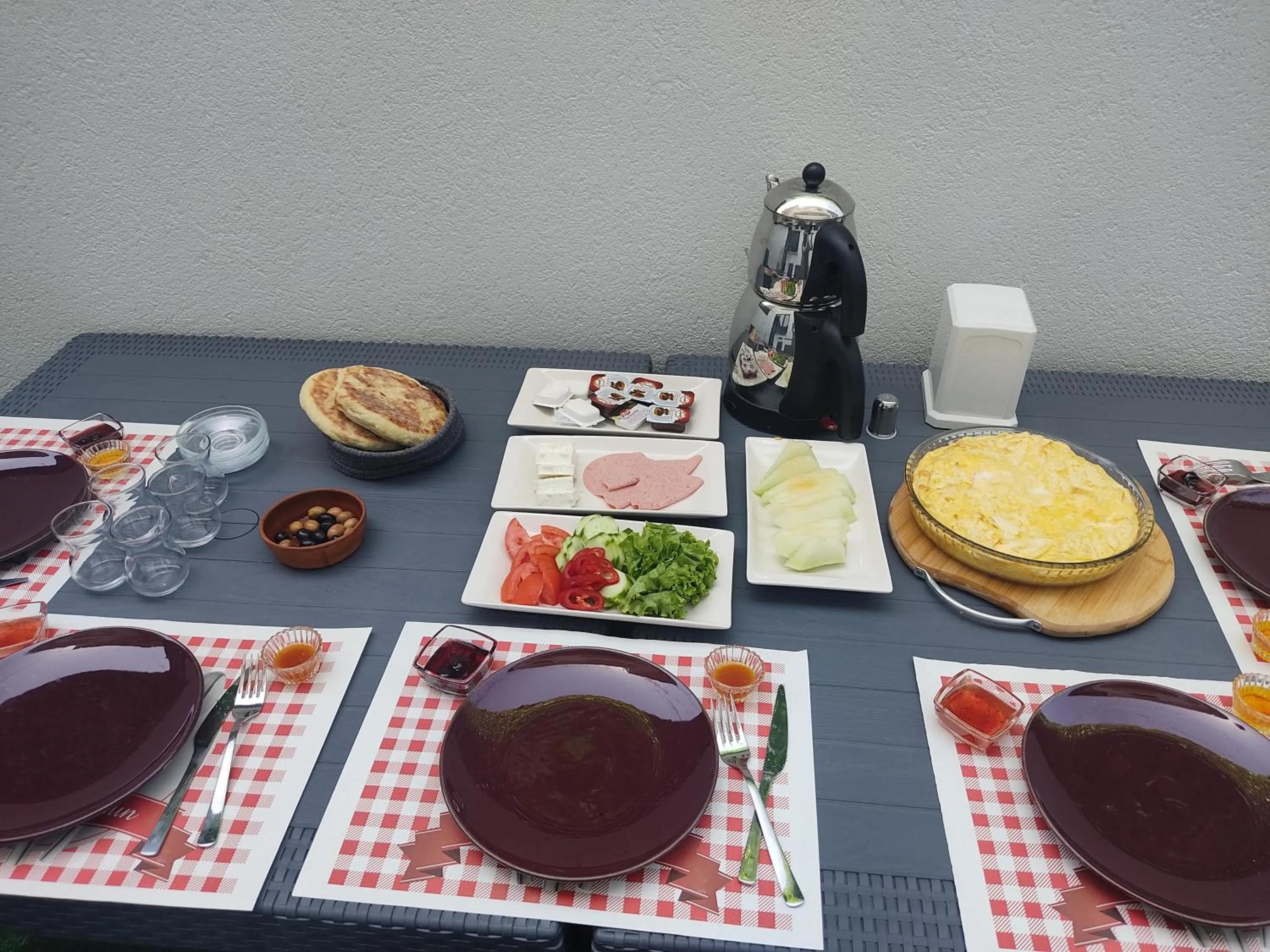 Restaurant/places to eat in istanbul airport family suites hotel