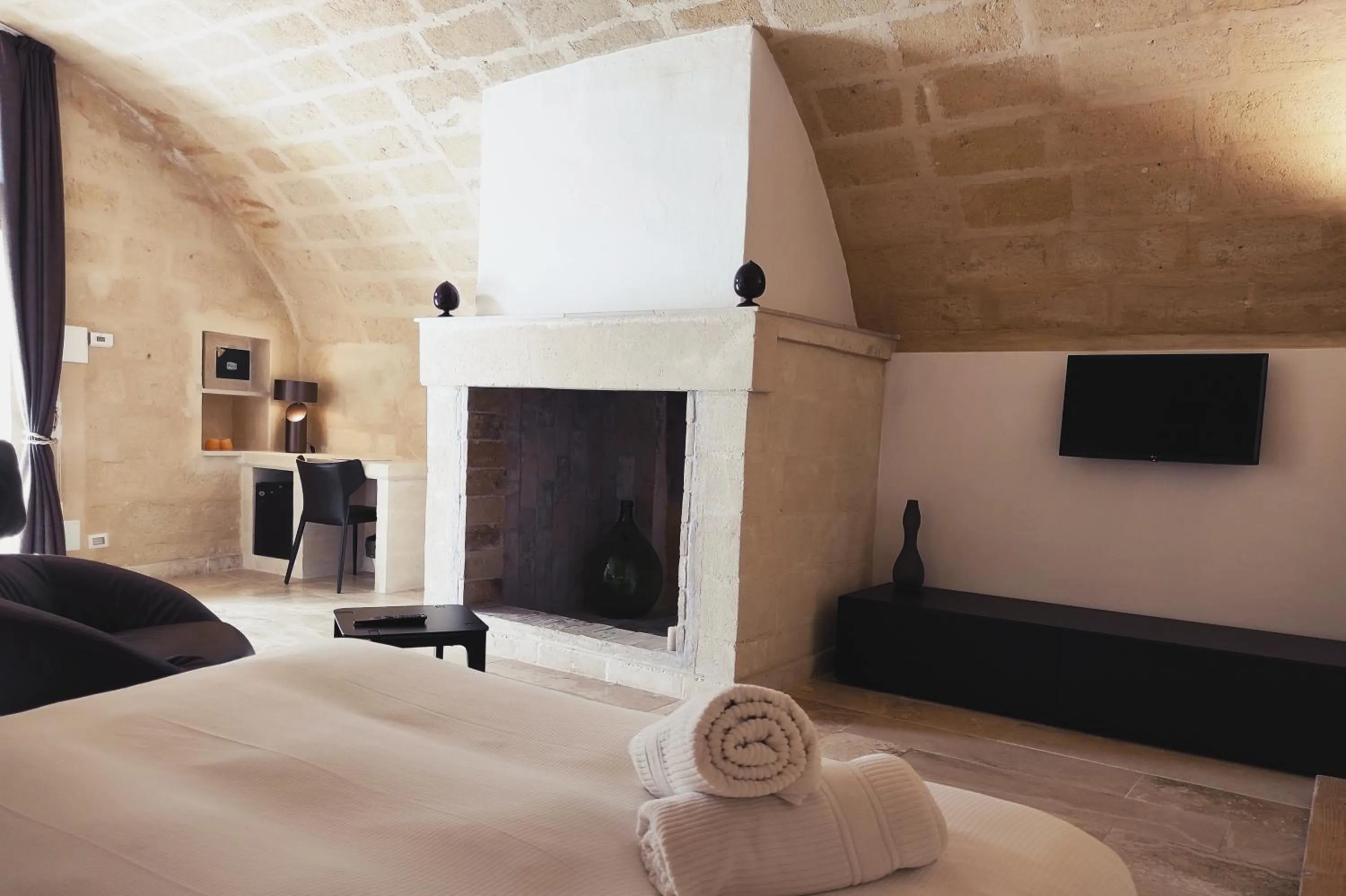 Decorative detail, Bed in Residence Masseria Santa Lucia